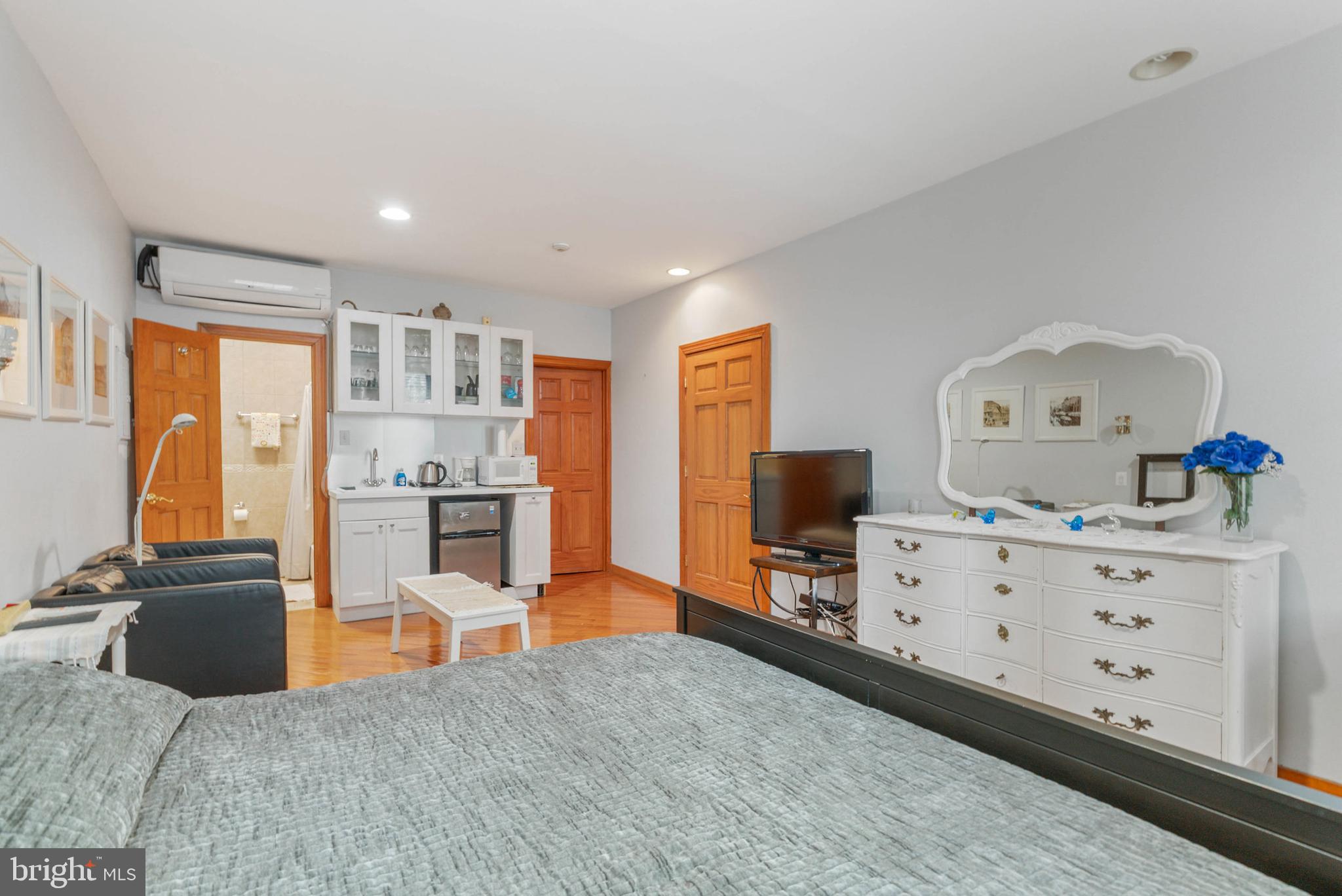 SOCIETY HILL - Commercial Sale