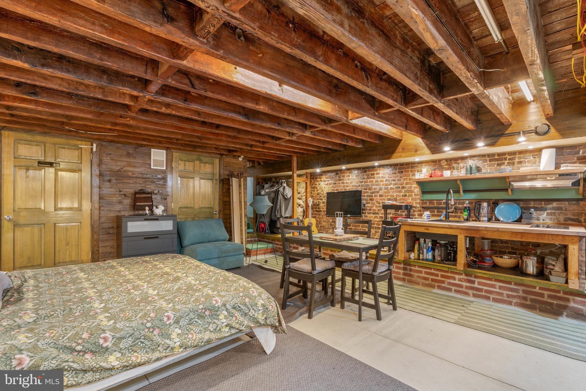 SOCIETY HILL - Commercial Sale