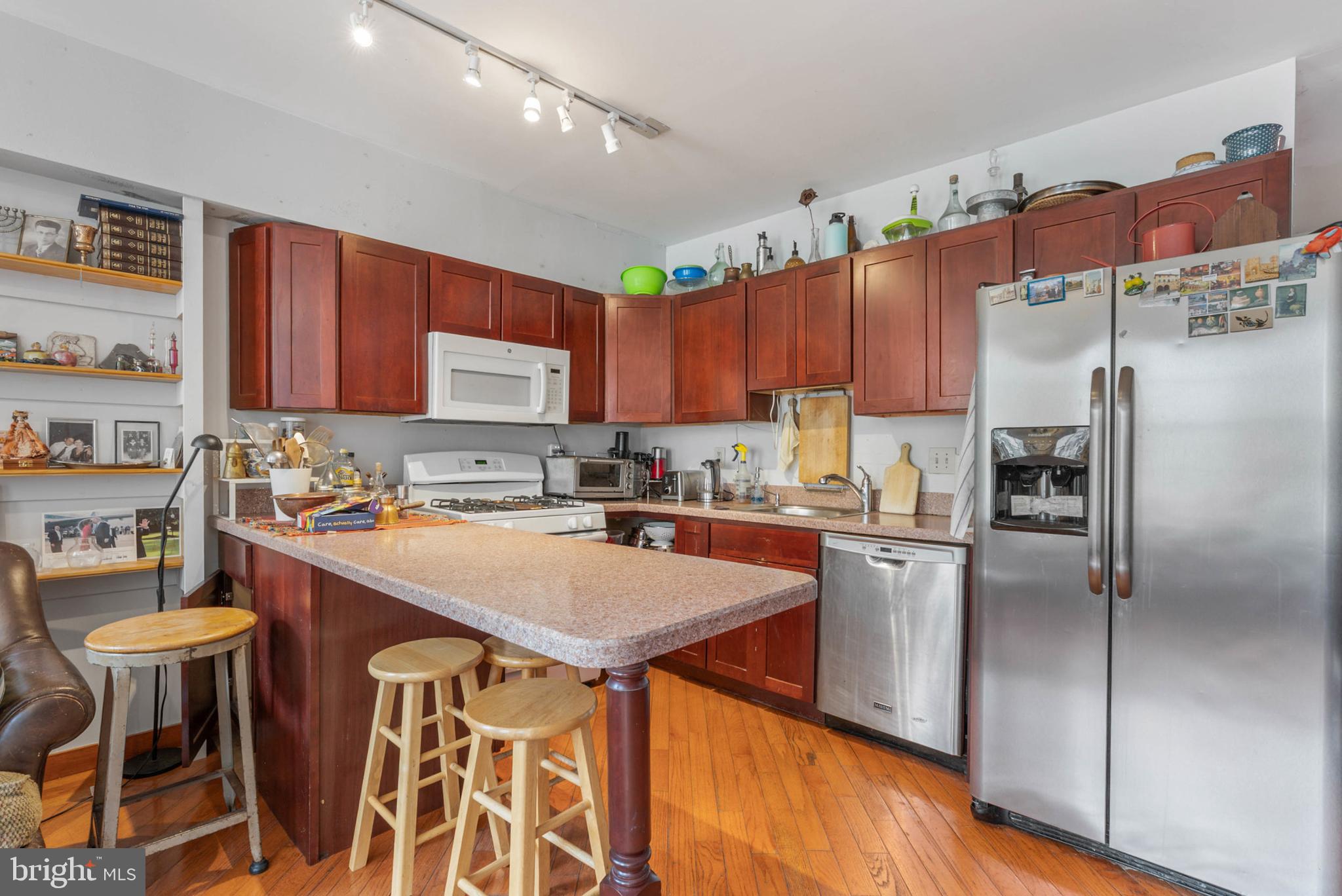 SOCIETY HILL - Commercial Sale