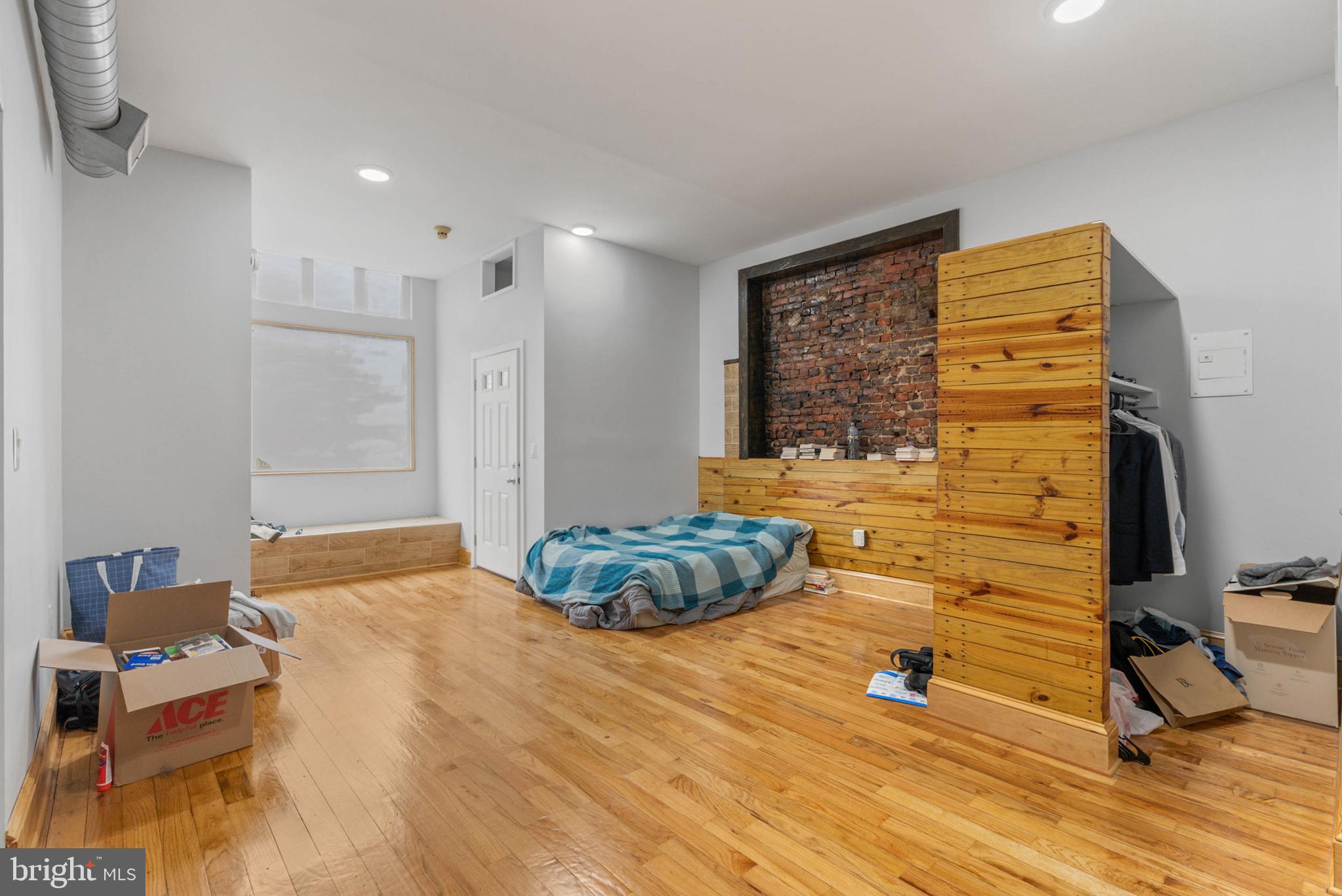 SOCIETY HILL - Commercial Sale