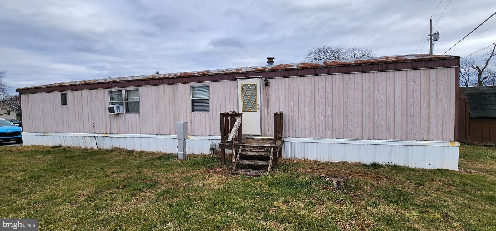 Welcome to easy, one-story living in this 2-bedroom, 2-bathroom mobile home located at 6 Jacqueline Drive, New Oxford, PA, 17350, in the Conewago School District. With a convenient layout all on the first floor, this mobile home offers a cozy and manageable living space. Whether you're looking for a comfortable primary residence or a low-maintenance second home, this property fits the bill. Situated in Mt. Pleasant Township in Adams County, you'll enjoy a peaceful setting with easy access to the surrounding areas. This home presents a great opportunity for those seeking a simpler lifestyle in a tranquil location. Don't miss out on the chance to explore the potential of this property. Schedule a showing today and discover all it has to offer!