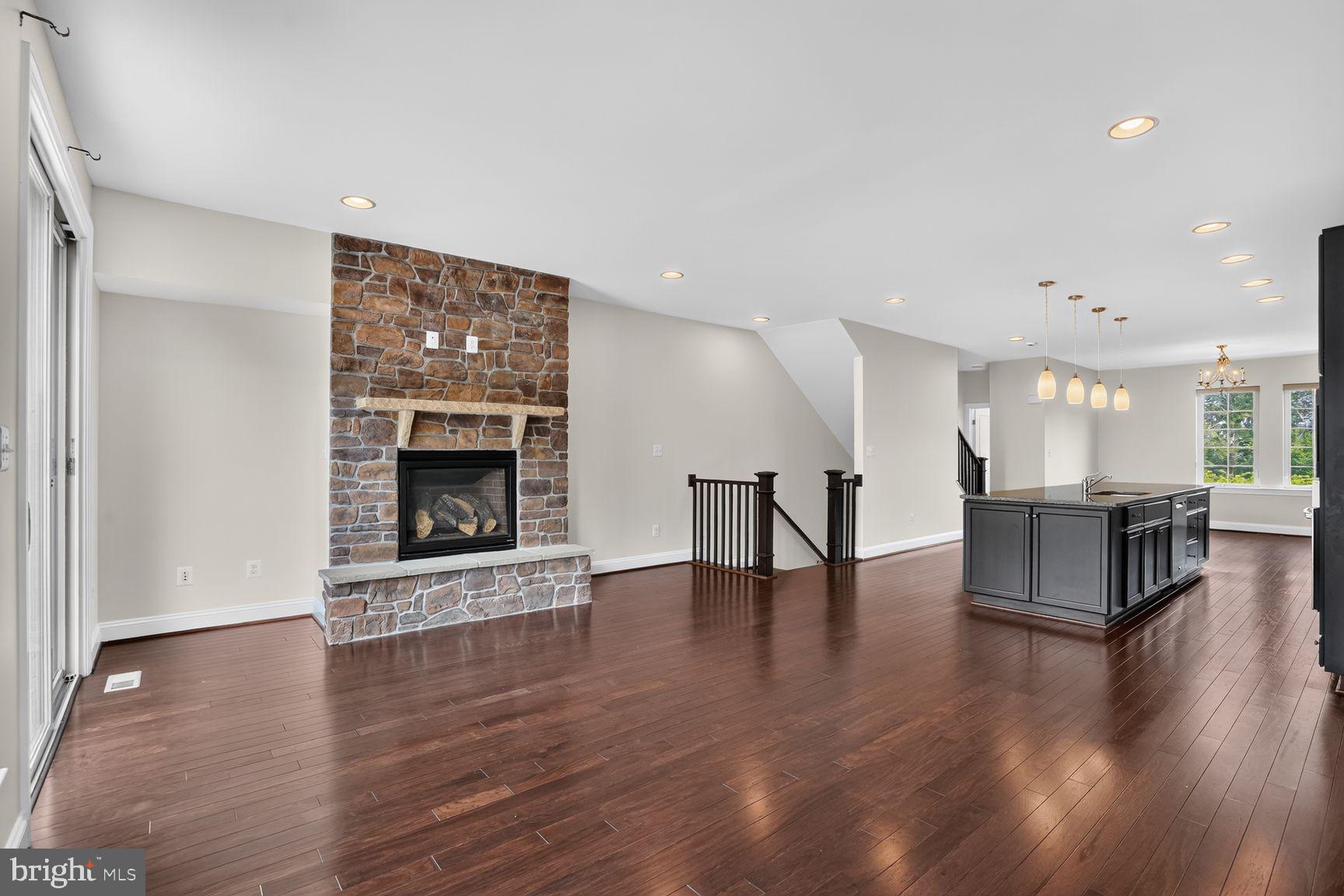 BRAMBLETON TOWN CENTER - Residential