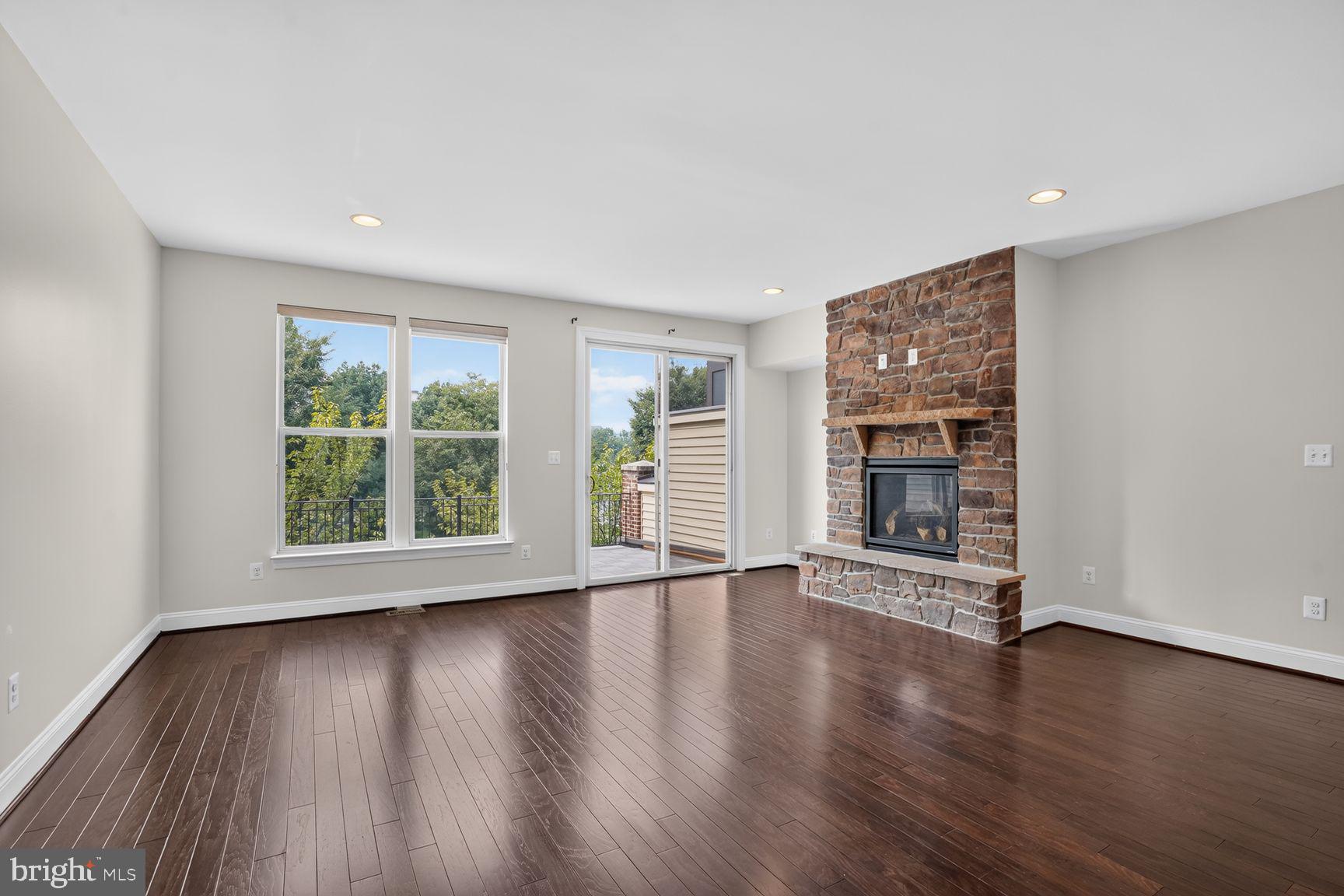 BRAMBLETON TOWN CENTER - Residential