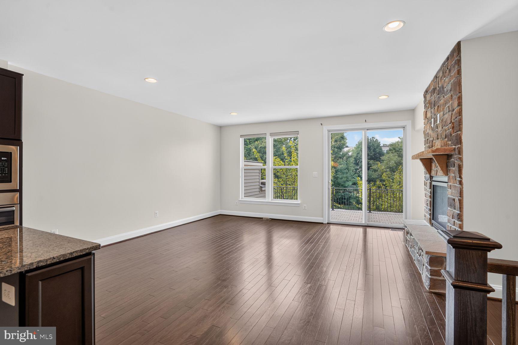 BRAMBLETON TOWN CENTER - Residential