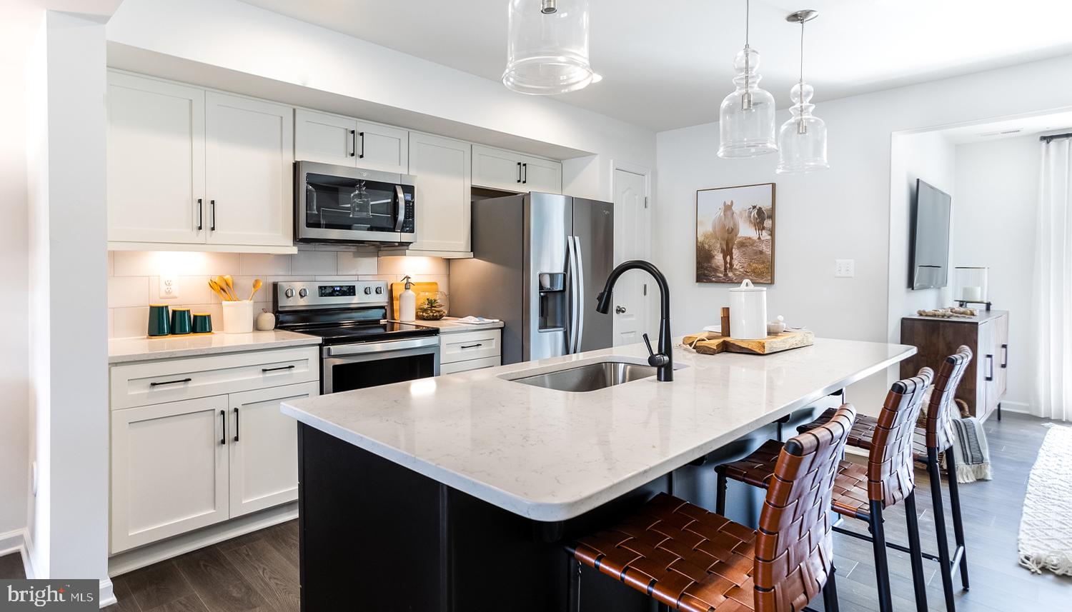 WHISPERING PINES - Residential