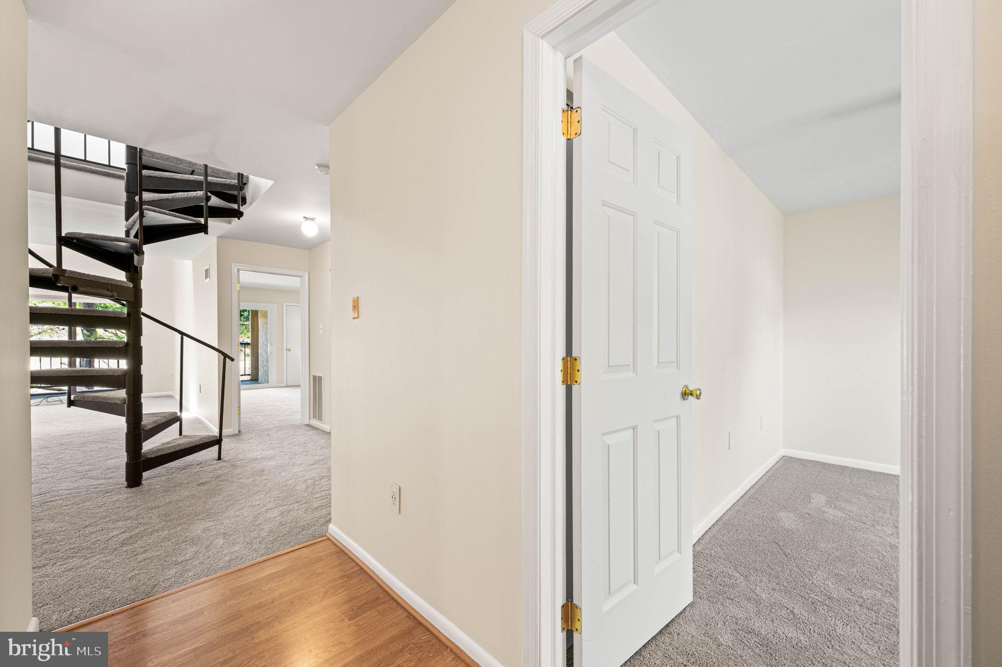 VALLEY STREAM - Residential