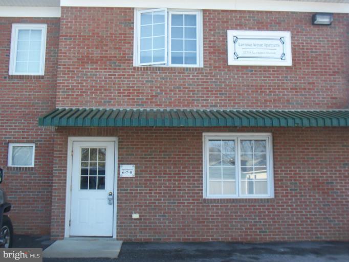 Real neat and clean 1 bedroom 1 bath apartment in downtown Leonardtown.Rent includes all appliances including washer and dryer.Water, sewer, trash and parking are also included.Good credit is a must.Nice apartments!! Apartment 8