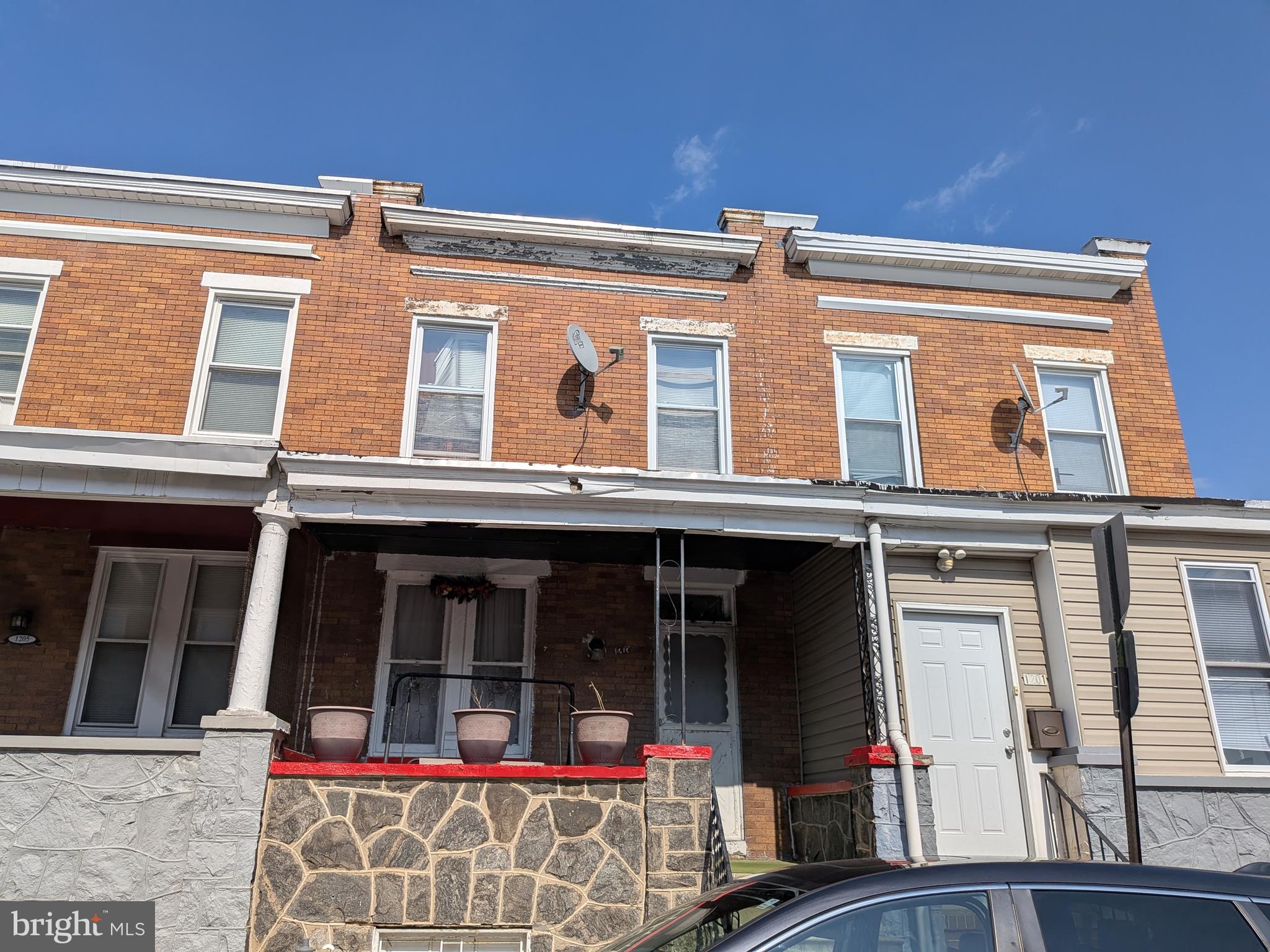 POST AUCTION/BUY NOW: MAKE AN OFFER! Deposit: $5,000

This two-story townhouse is located in the Berea neighborhood of Baltimore City. Residents can enjoy the nearby facilities and attractions such as the John Hopkins Hospital, Northeast Market, and Patterson Park. This property is vacant. The area provides easy access to a major traffic artery, Edison Hwy, connecting to other parts of the city.