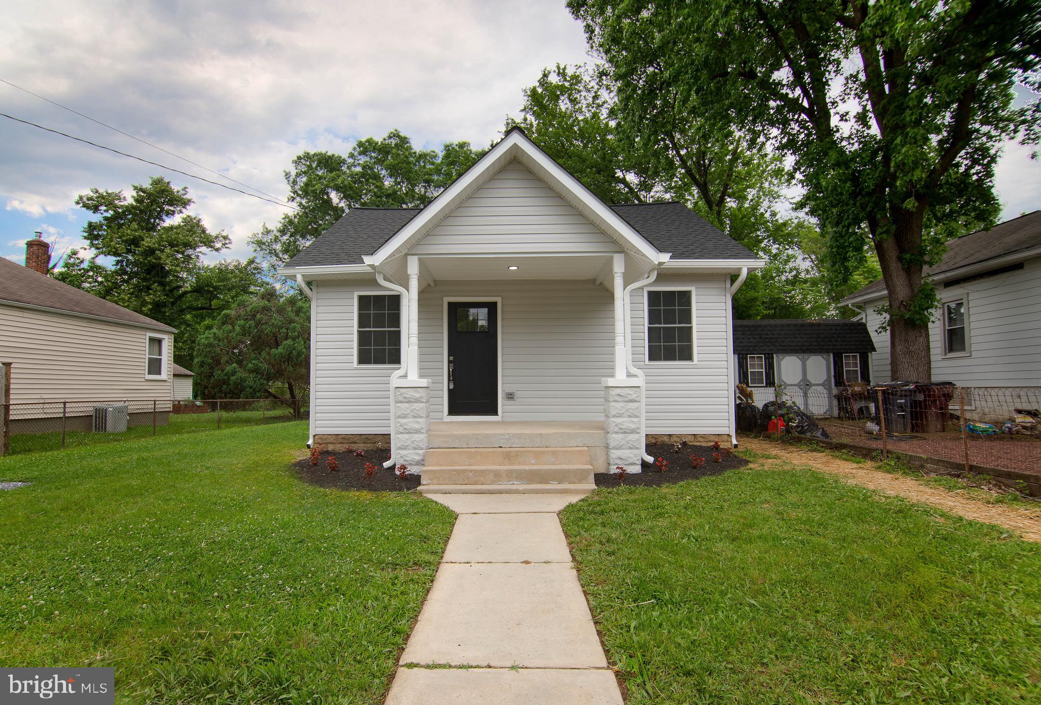 GRETTAS ADDN TO RIVERDAL - Residential