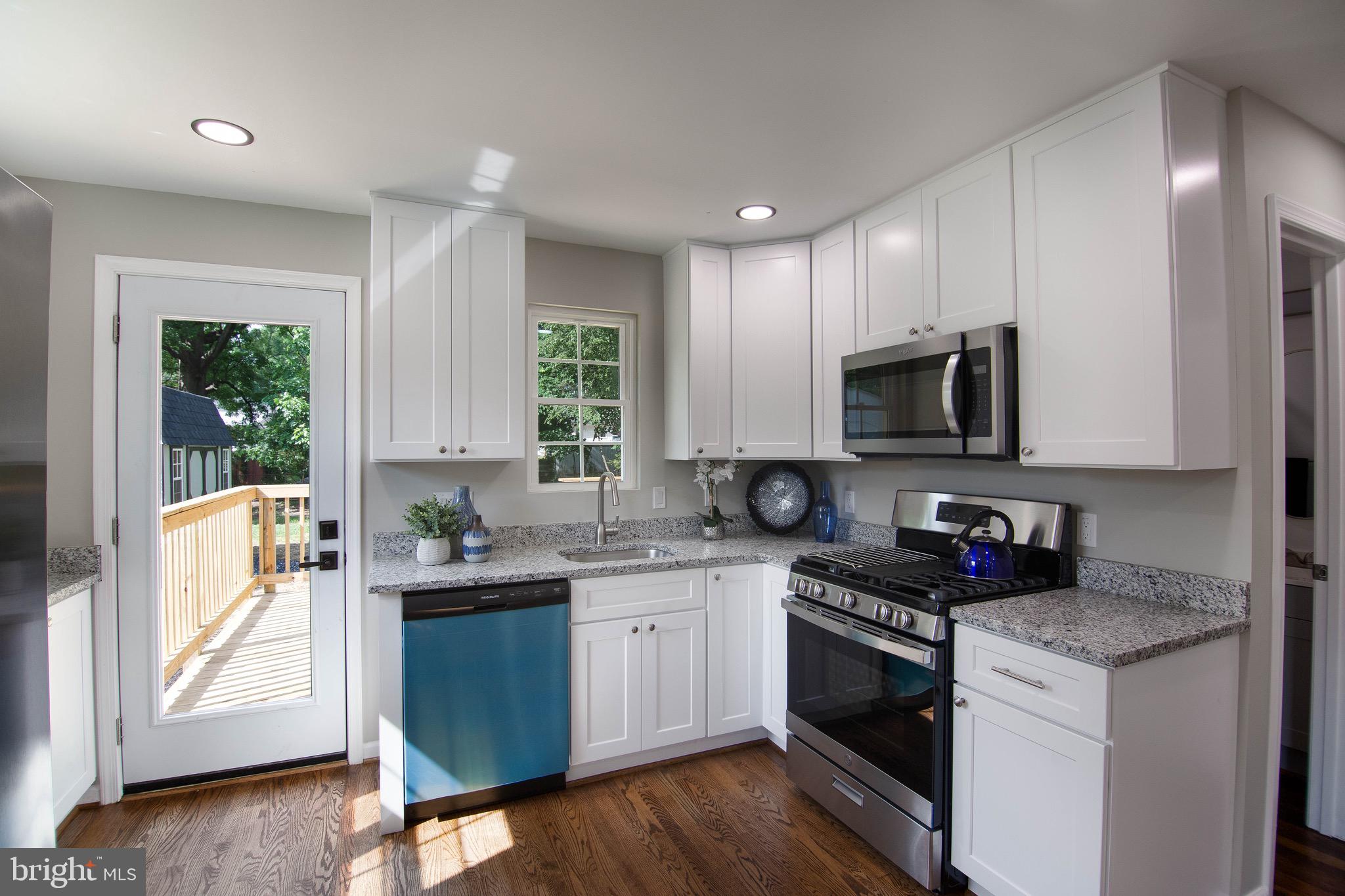 GRETTAS ADDN TO RIVERDAL - Residential