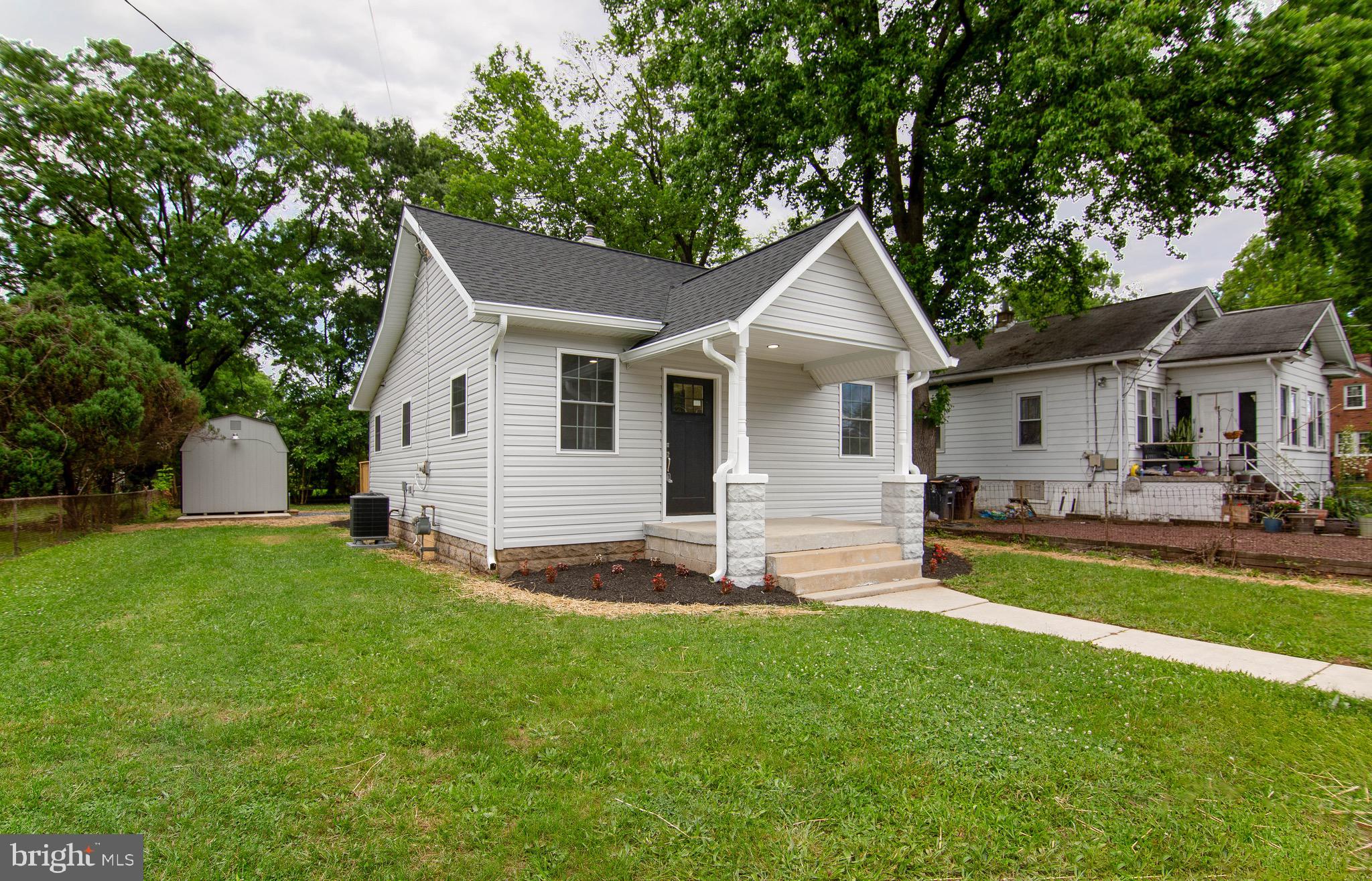 GRETTAS ADDN TO RIVERDAL - Residential