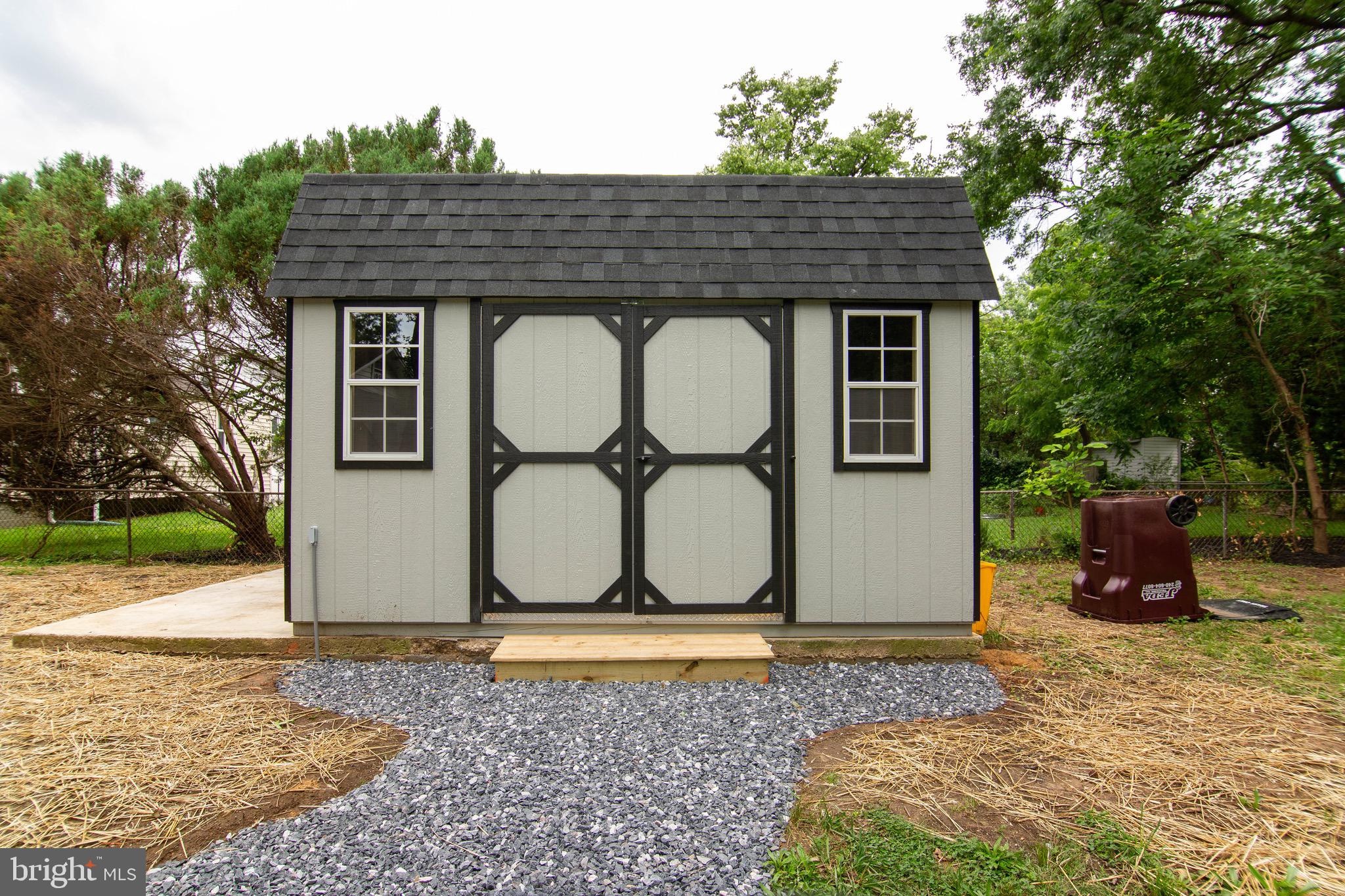 GRETTAS ADDN TO RIVERDAL - Residential
