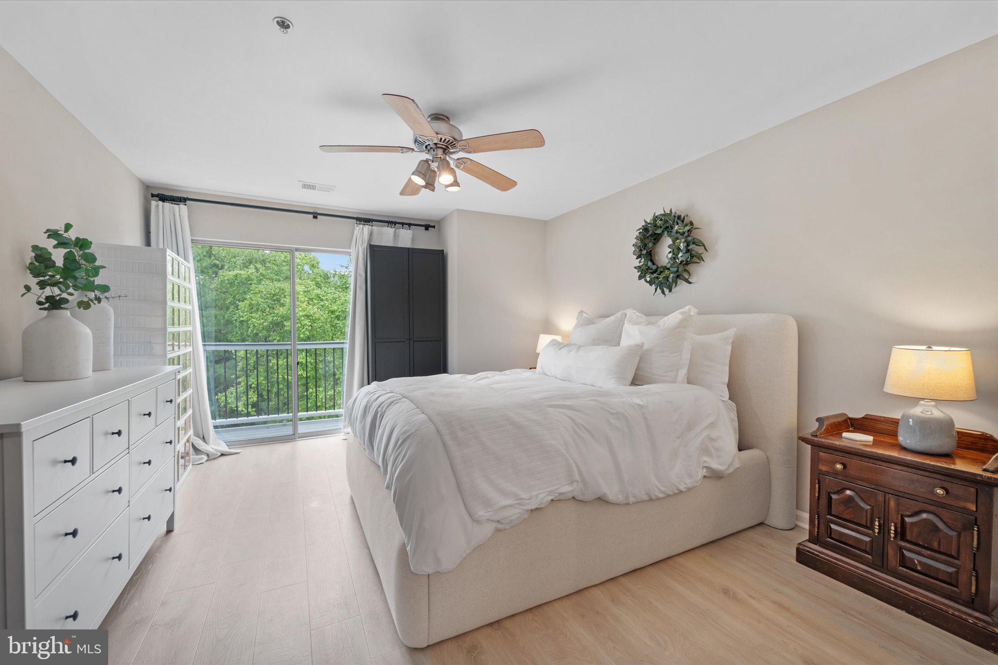 LAKESHORE CONDO - Residential
