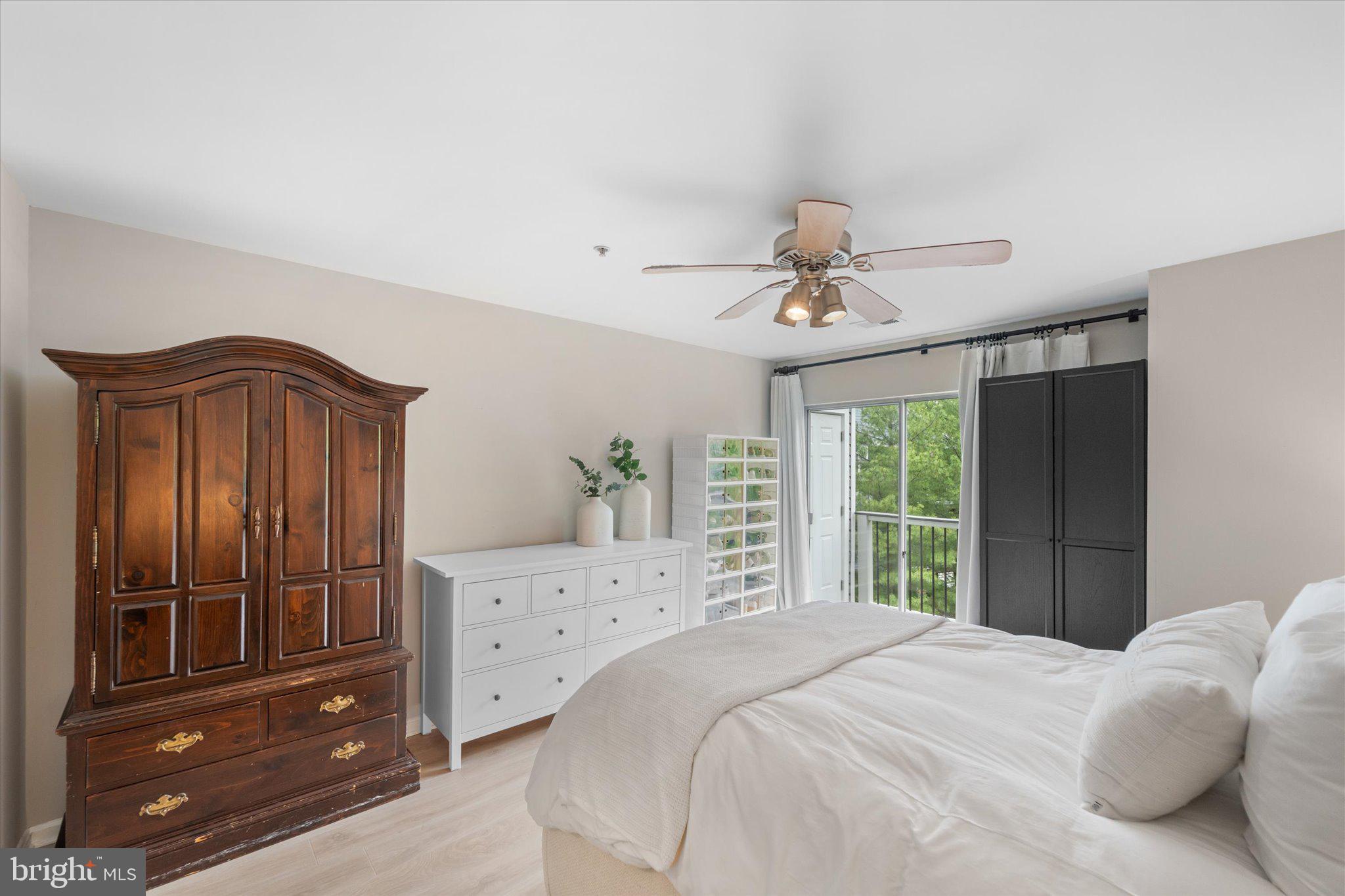 LAKESHORE CONDO - Residential