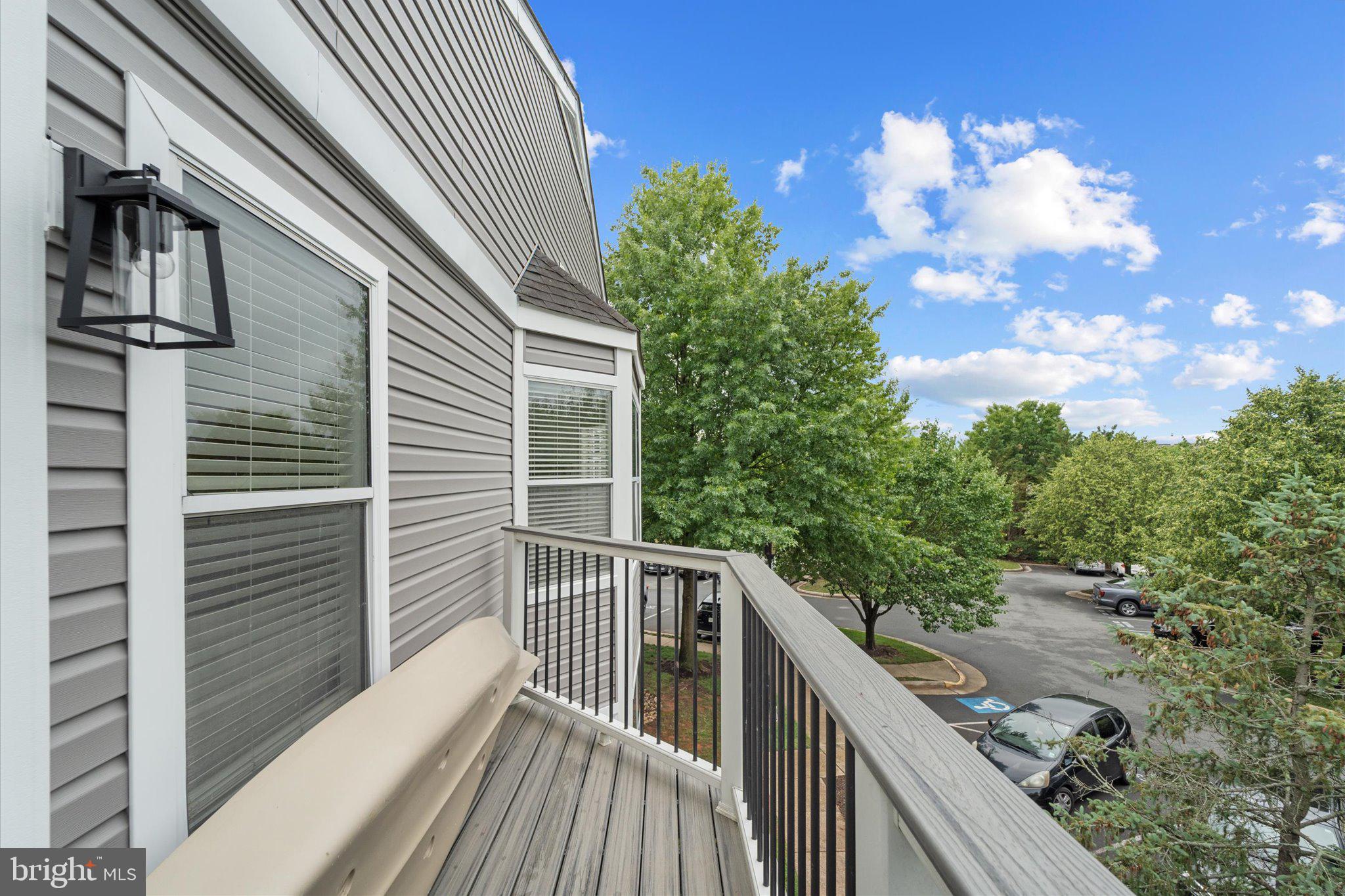 LAKESHORE CONDO - Residential