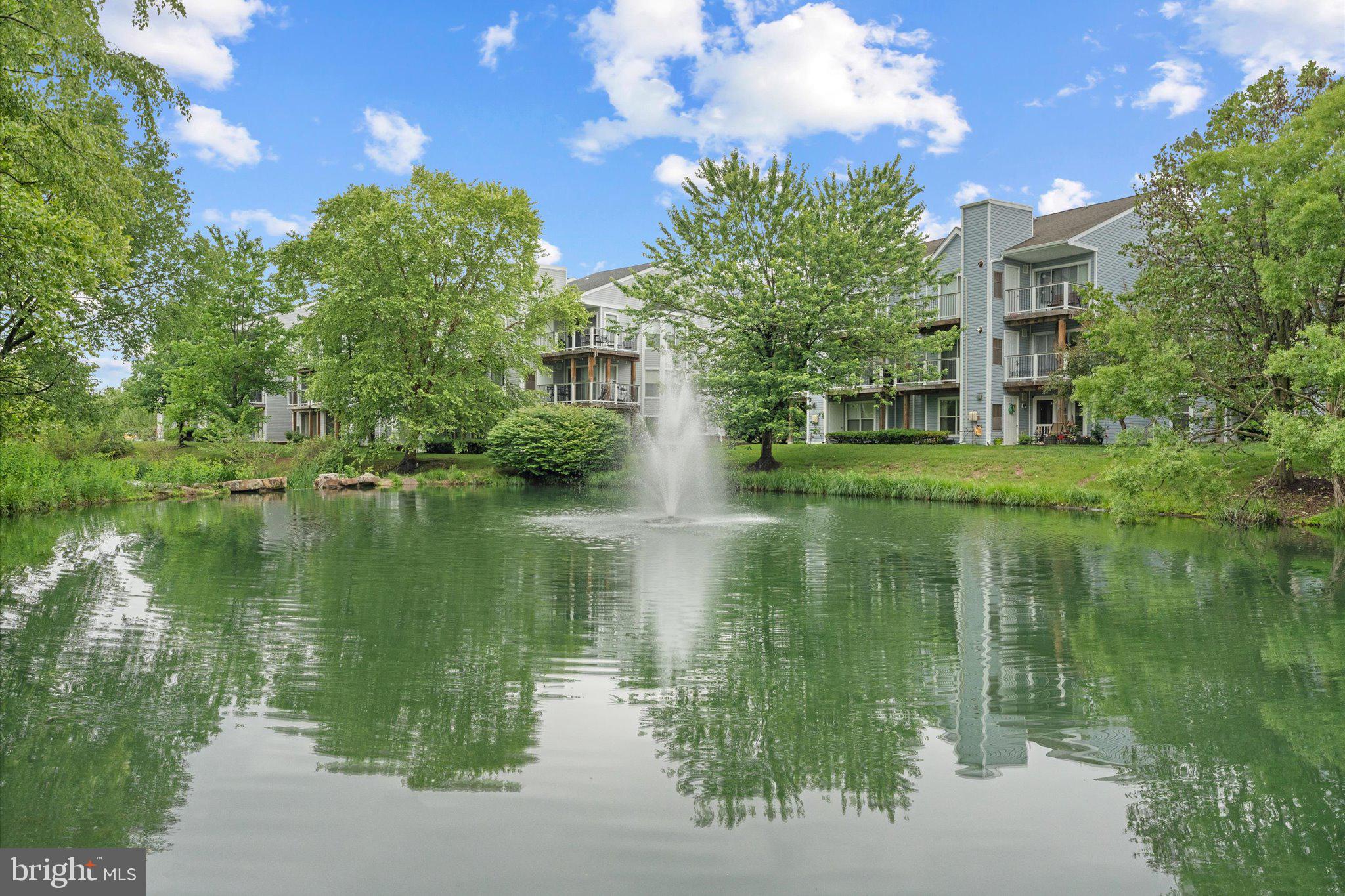 LAKESHORE CONDO - Residential