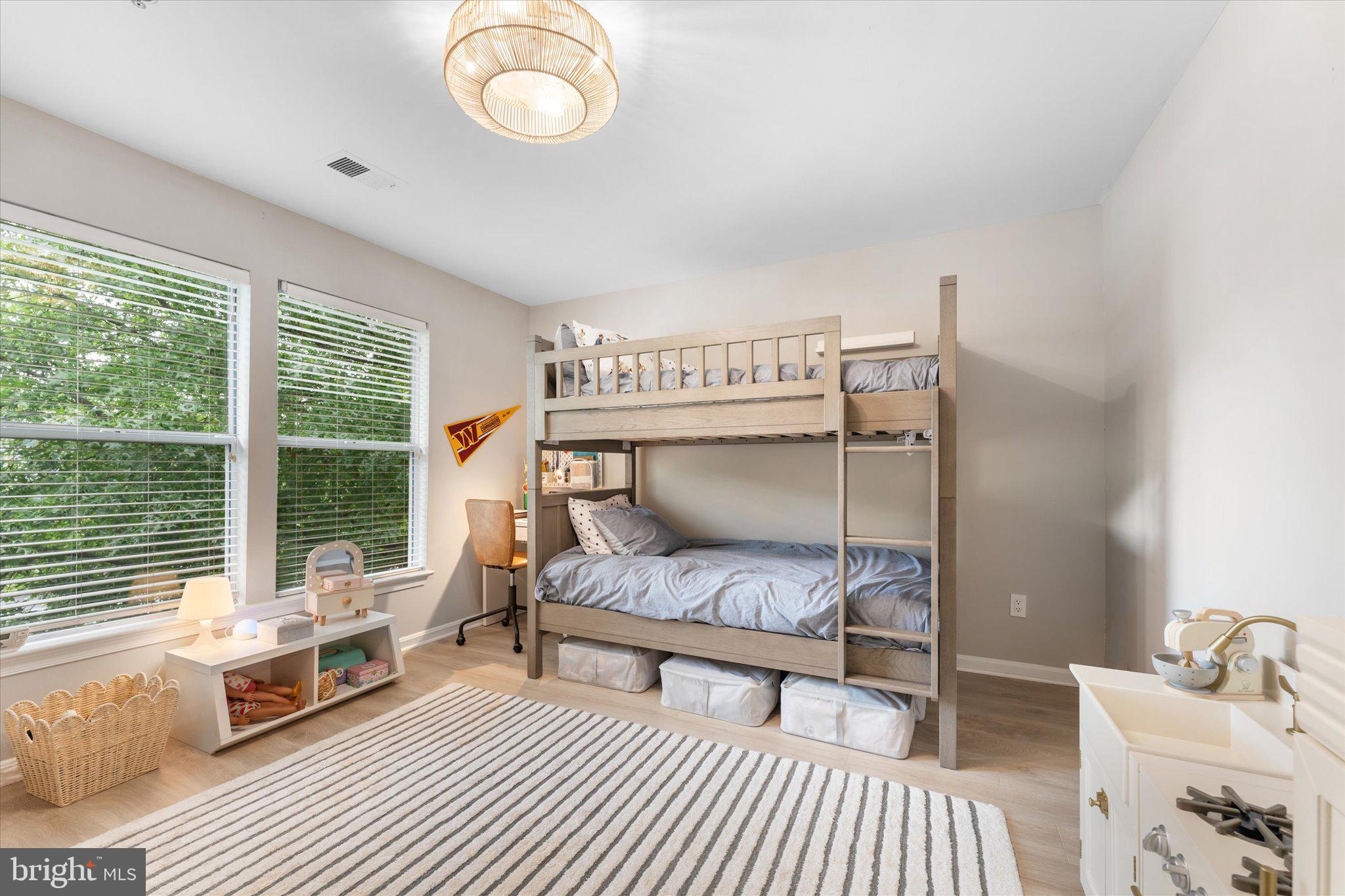 LAKESHORE CONDO - Residential