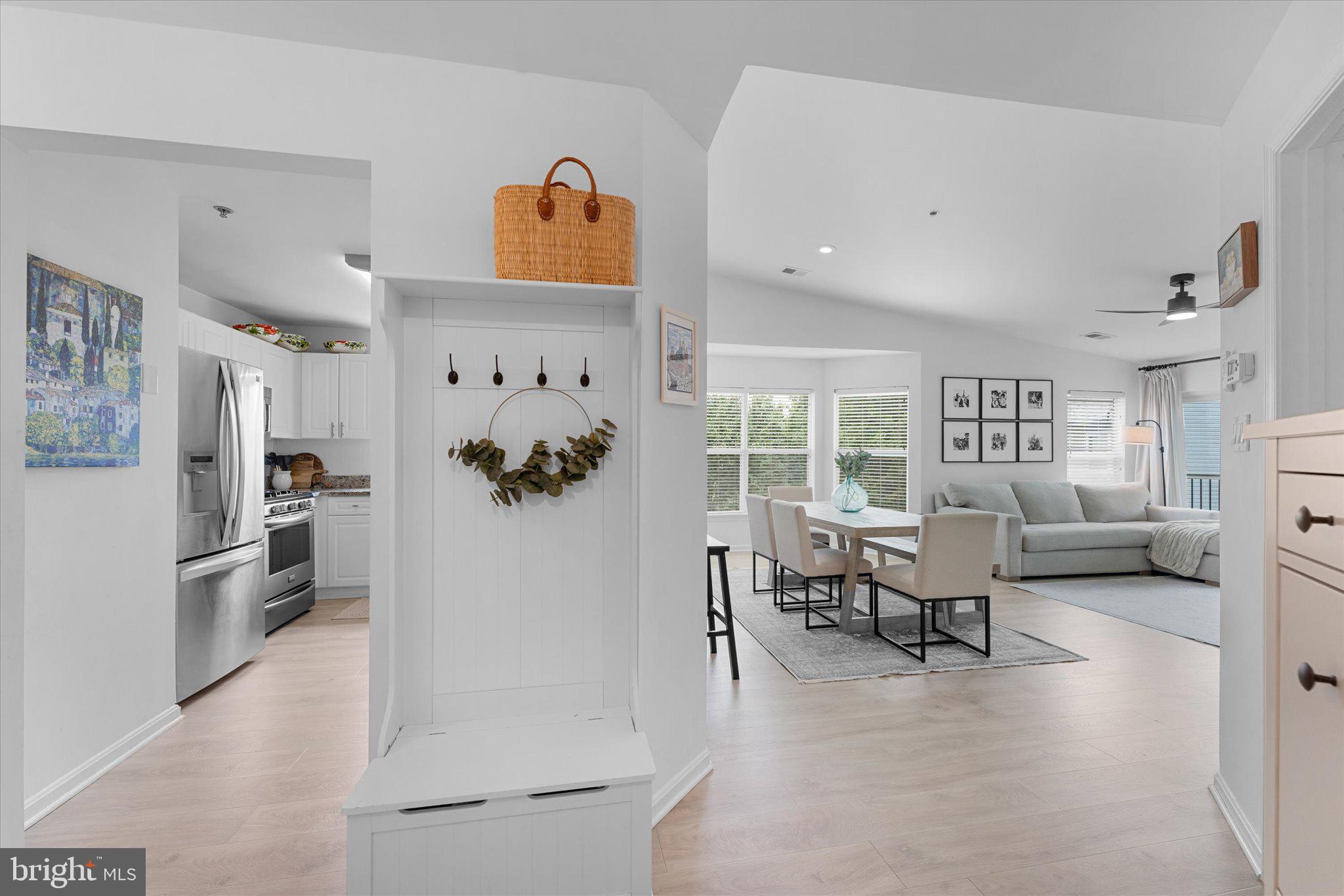 LAKESHORE CONDO - Residential