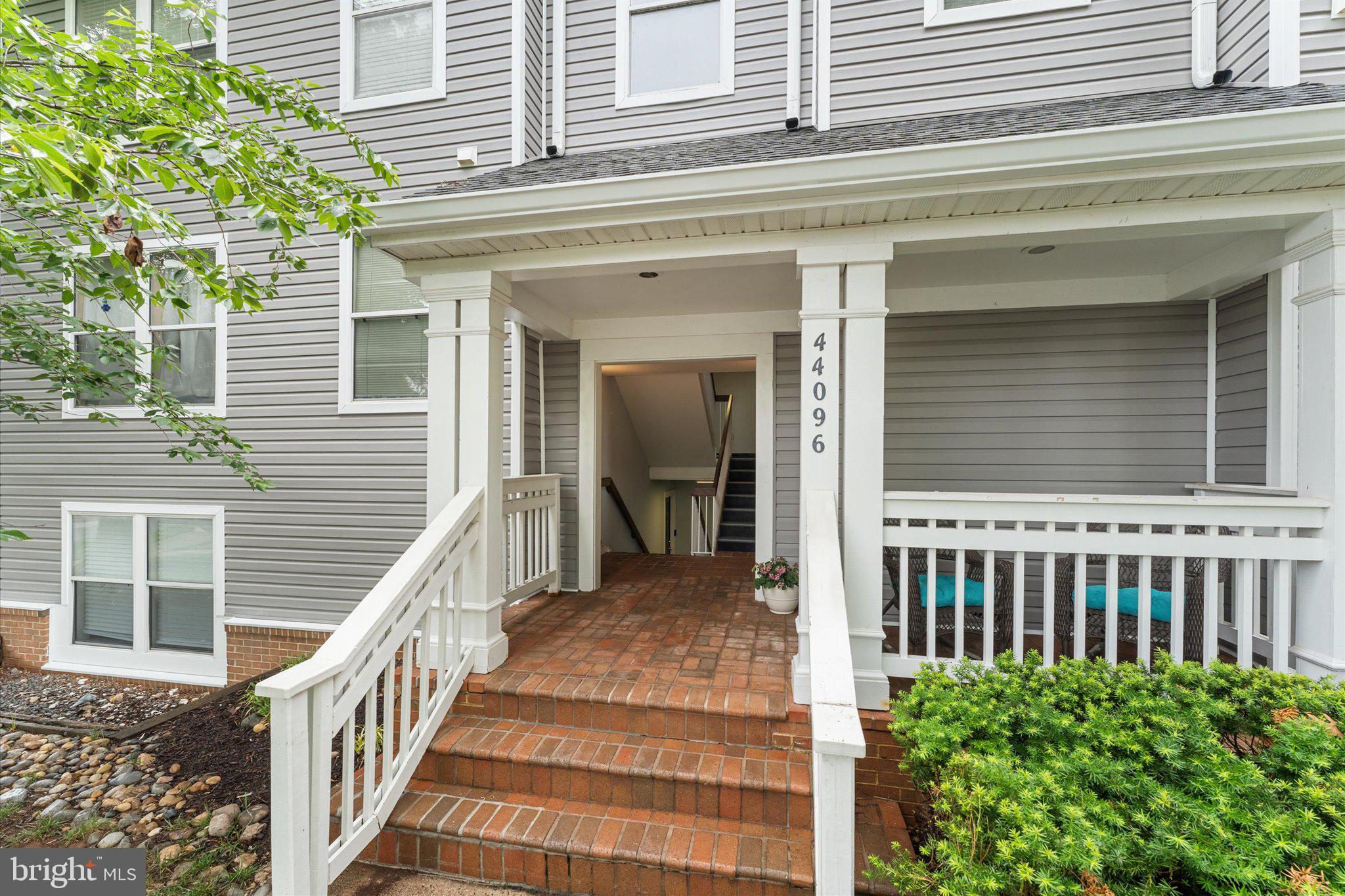 LAKESHORE CONDO - Residential