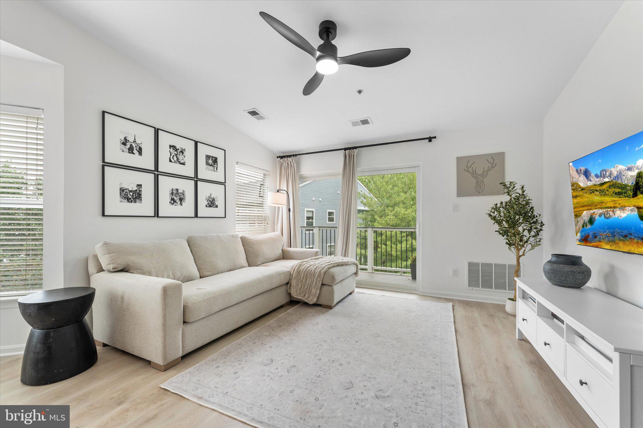 LAKESHORE CONDO - Residential