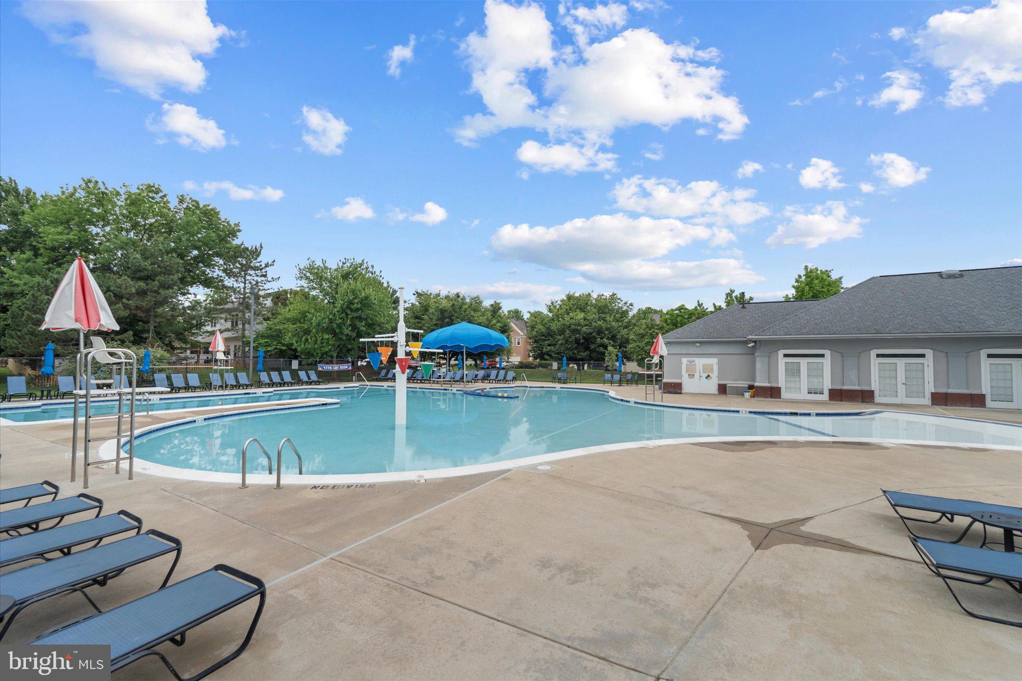 LAKESHORE CONDO - Residential