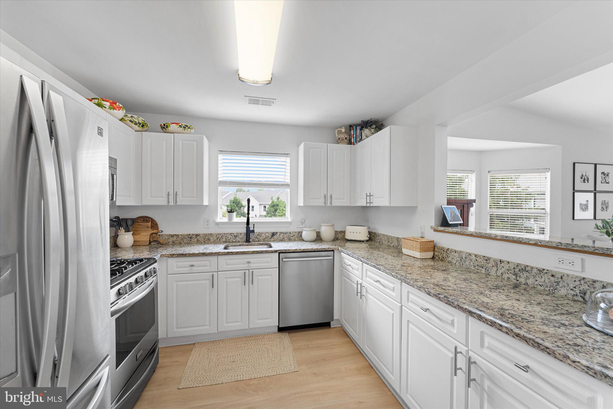 LAKESHORE CONDO - Residential