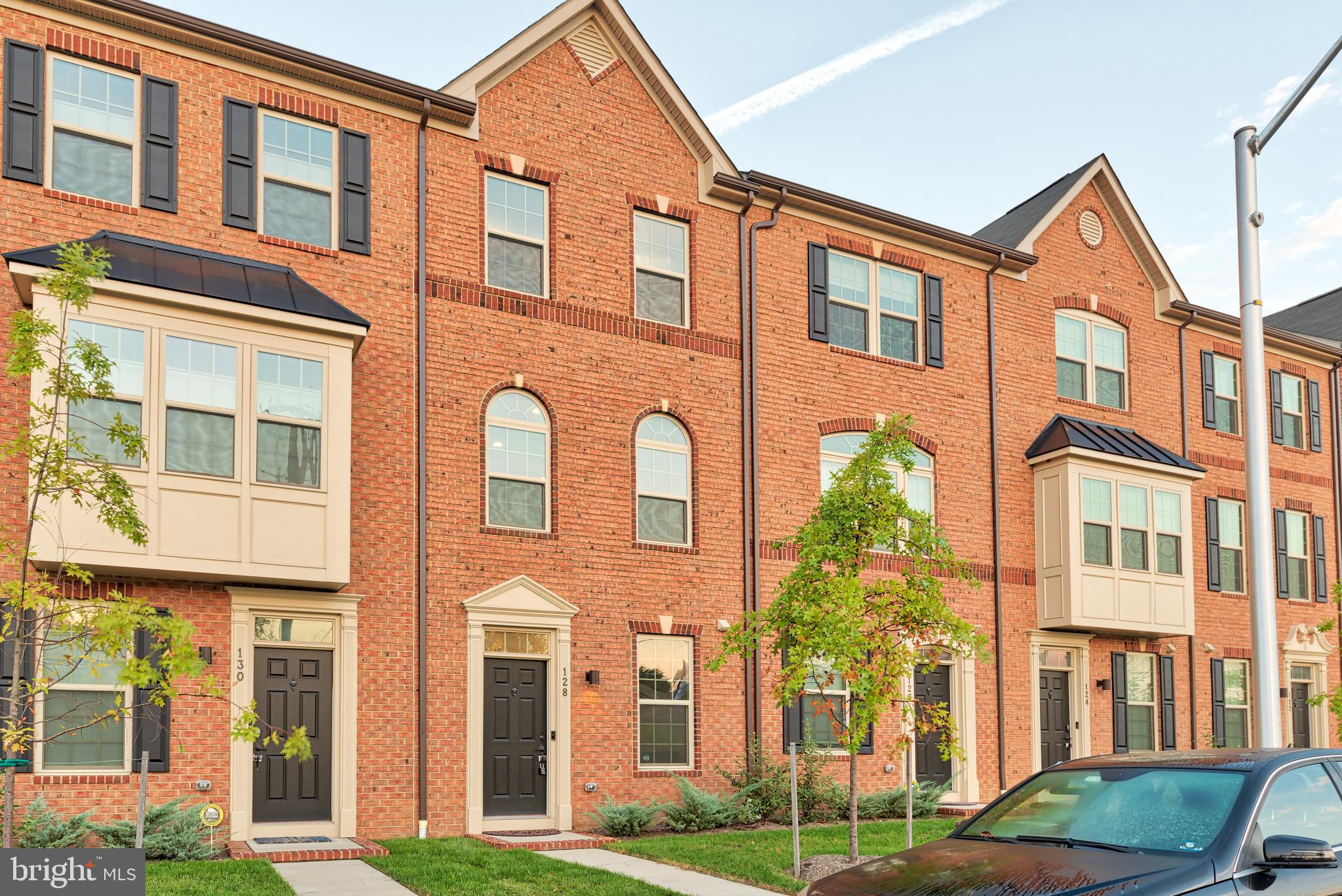 OLDHAM CROSSING - Residential Lease