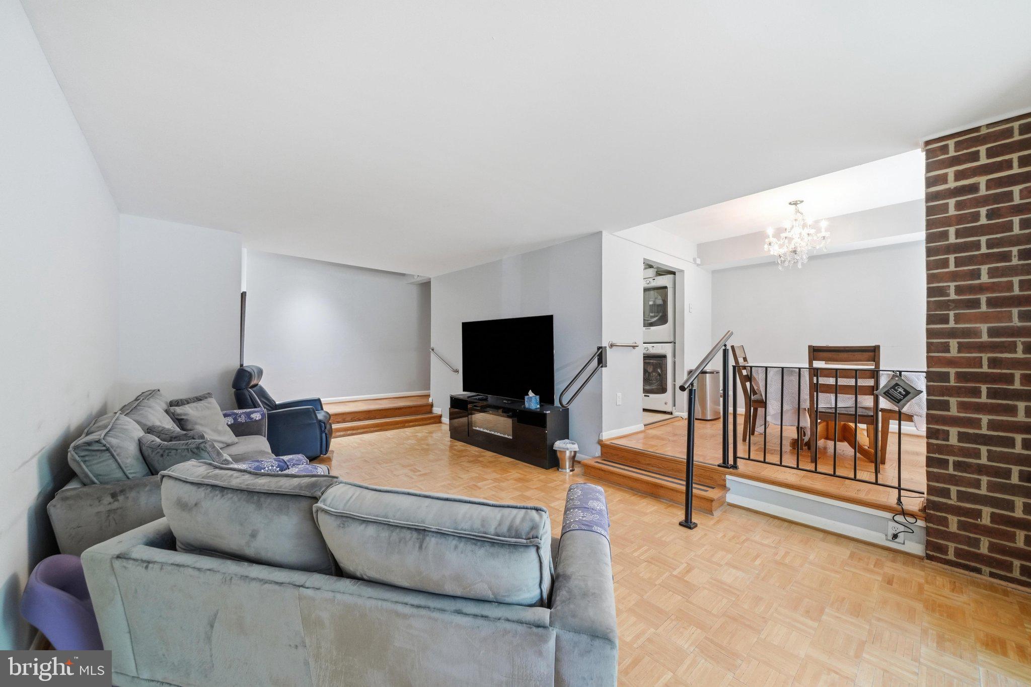 AMERICANA FINMARK - Residential