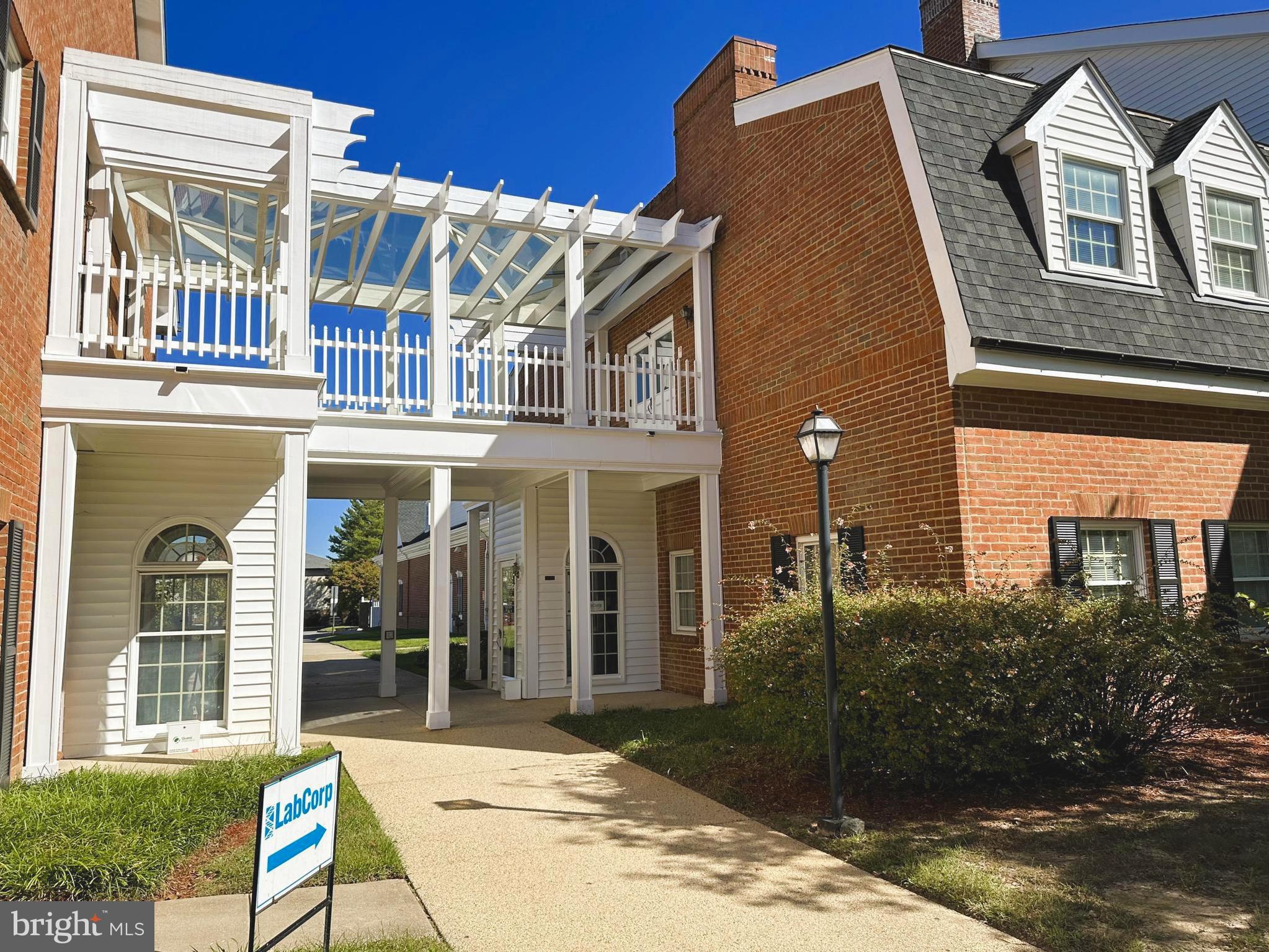 PEMBROOKE SQUARE - Commercial Sale