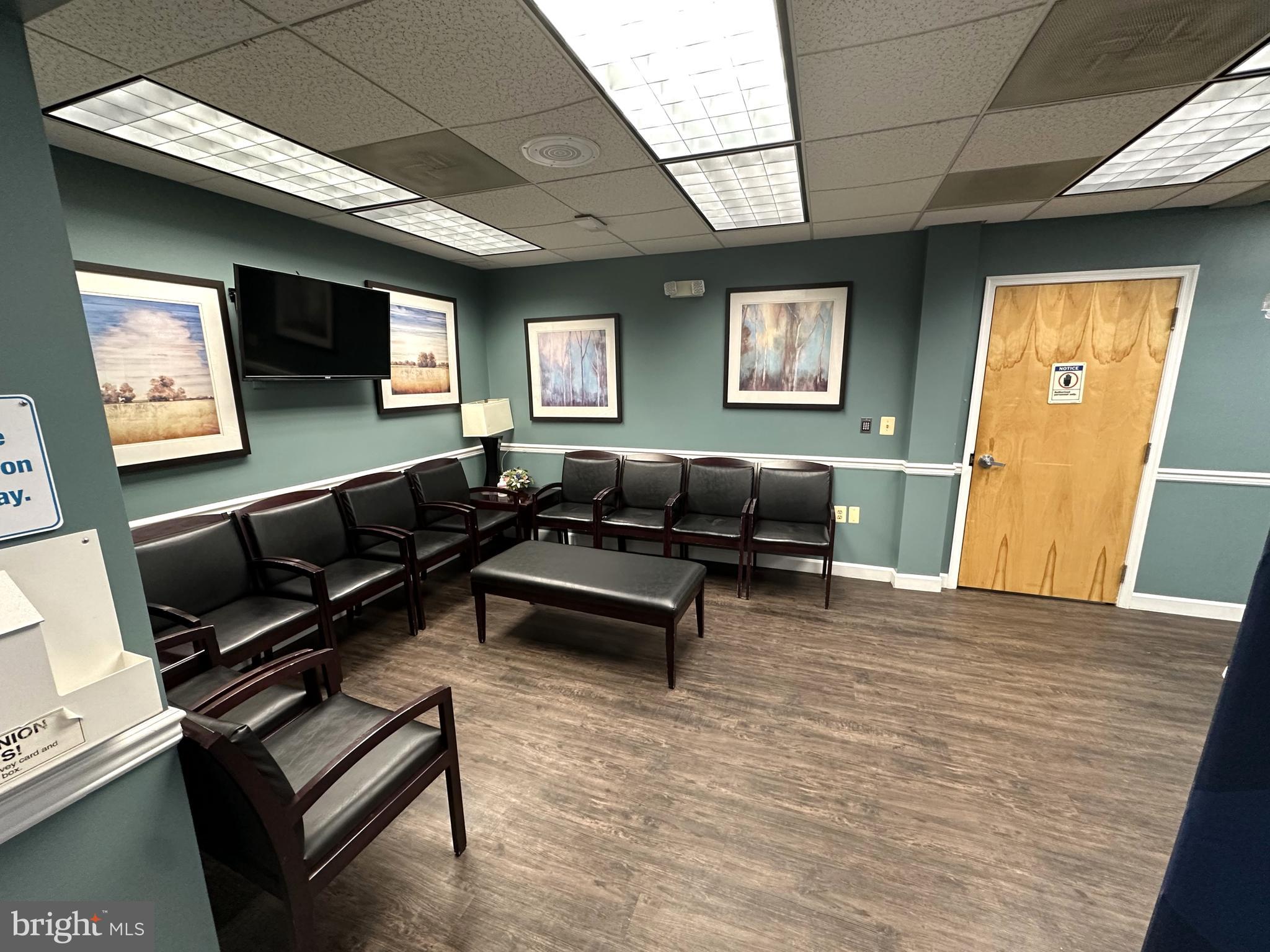 PEMBROOKE SQUARE - Commercial Sale