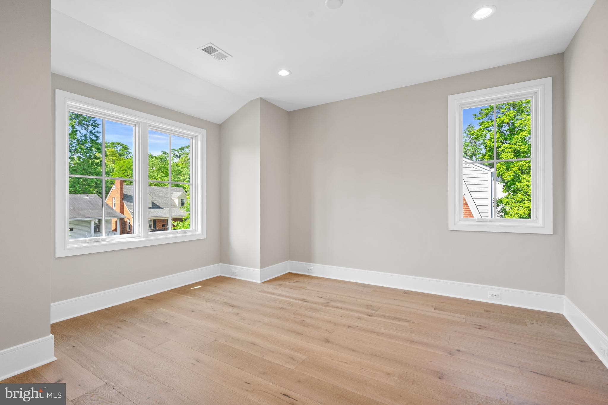 ADDISON HEIGHTS - Residential