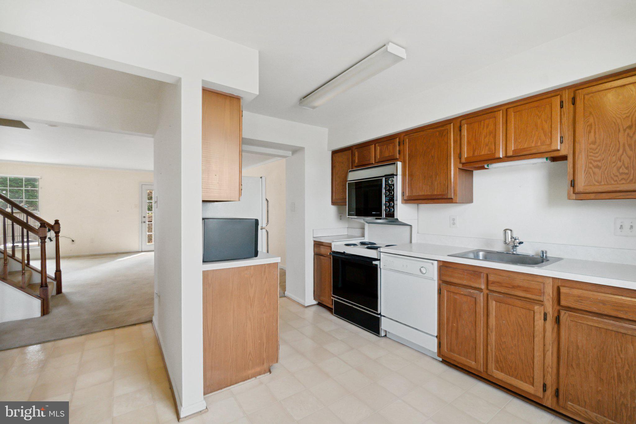 LAKE HALLOWELL - Residential