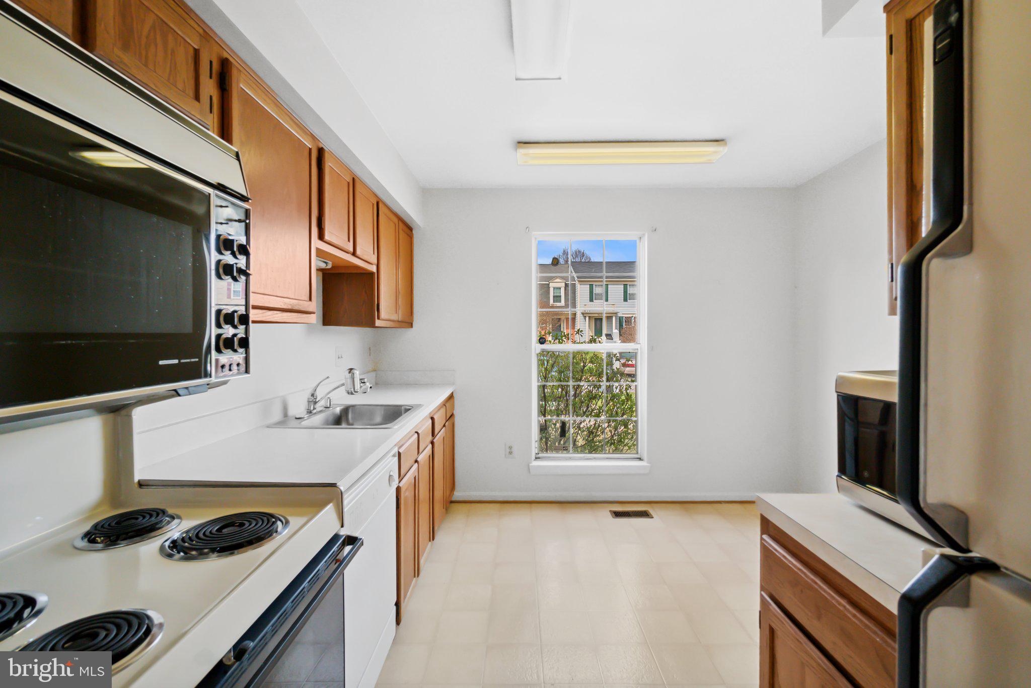 LAKE HALLOWELL - Residential