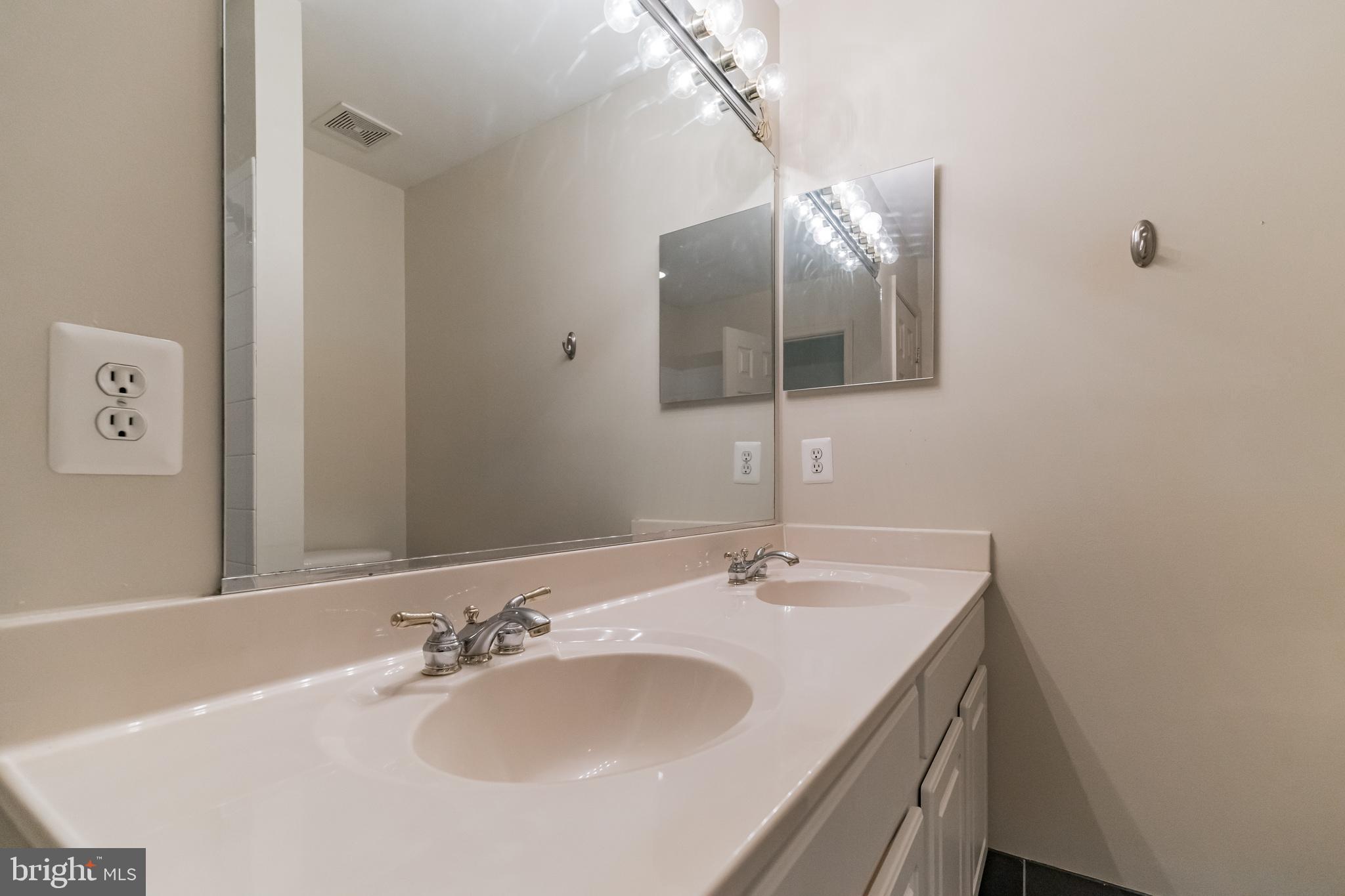 CREEKSIDE - Residential Lease