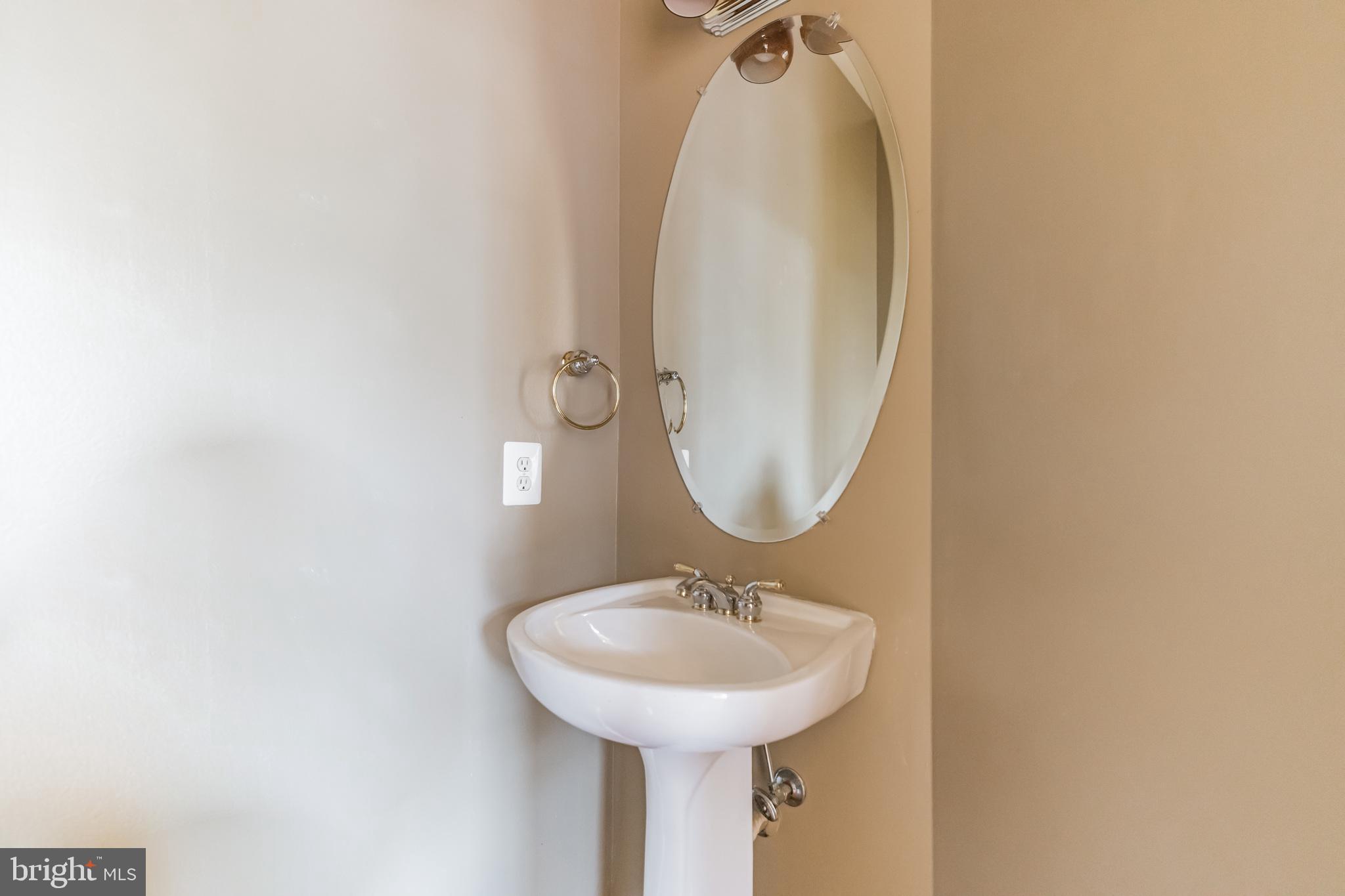 CREEKSIDE - Residential Lease