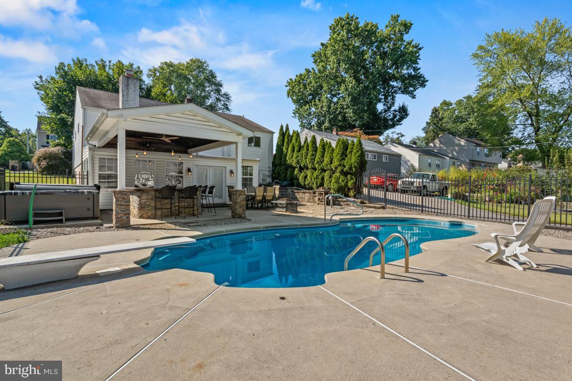 AMBLER HOUSE - Residential