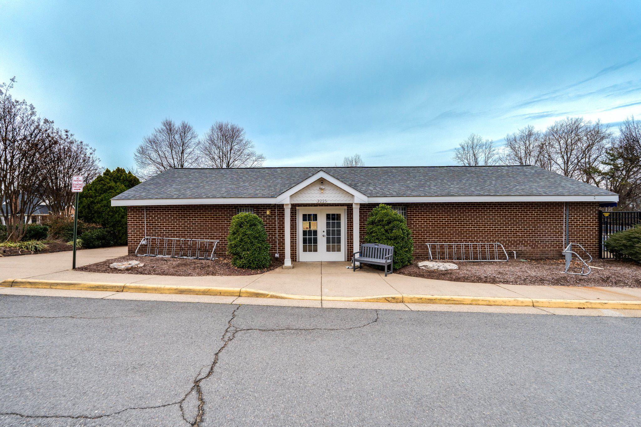 CHANTILLY HIGHLANDS - Residential