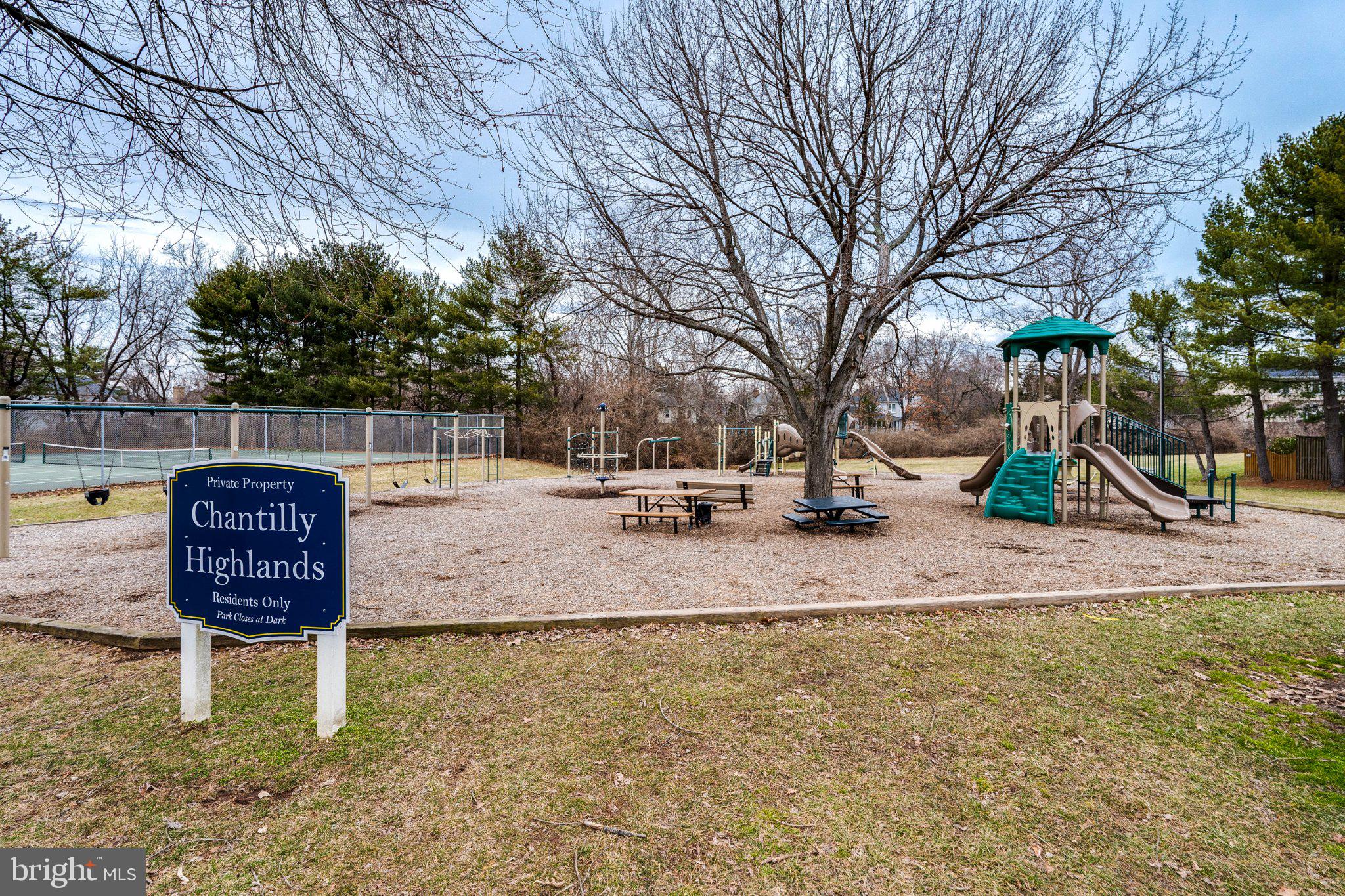 CHANTILLY HIGHLANDS - Residential