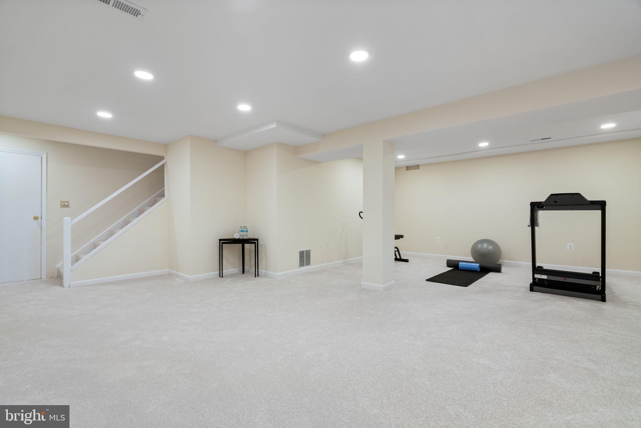 CHANTILLY HIGHLANDS - Residential