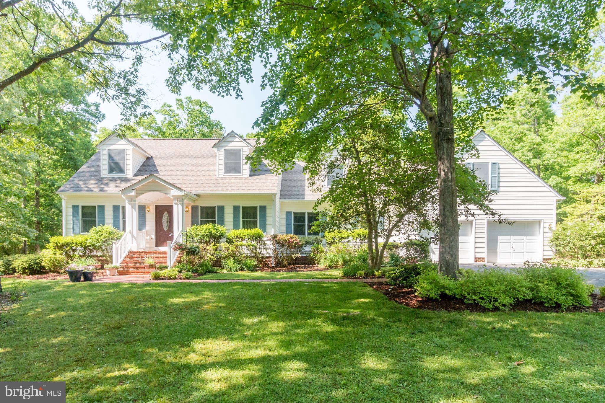 Spacious Cape, tastefully landscaped located in desirable area.1st floor BR + 4 more up. Extensive entertaining areas inside & out. FR w/ hardwood floors/wetbar/fireplace/game area.Leading to private oasis-inground pool w/ stamped patio/ w/ natureabounding. Master BR suite complete w/ sitting area, 2 walk in closets, deluxe bath w/ soaking tub/dual vanities/sep shower.Bonus area above garage!