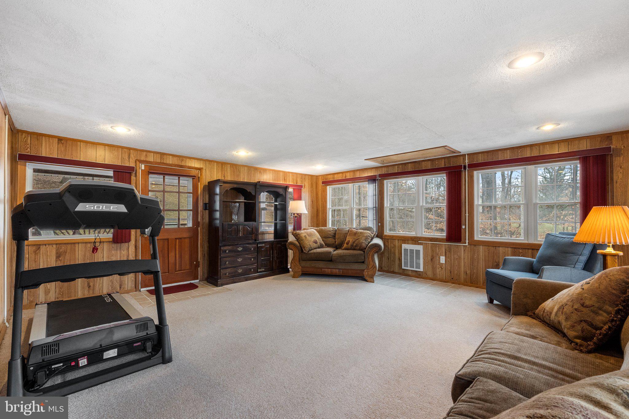 WIDE RIVER FARM - Residential