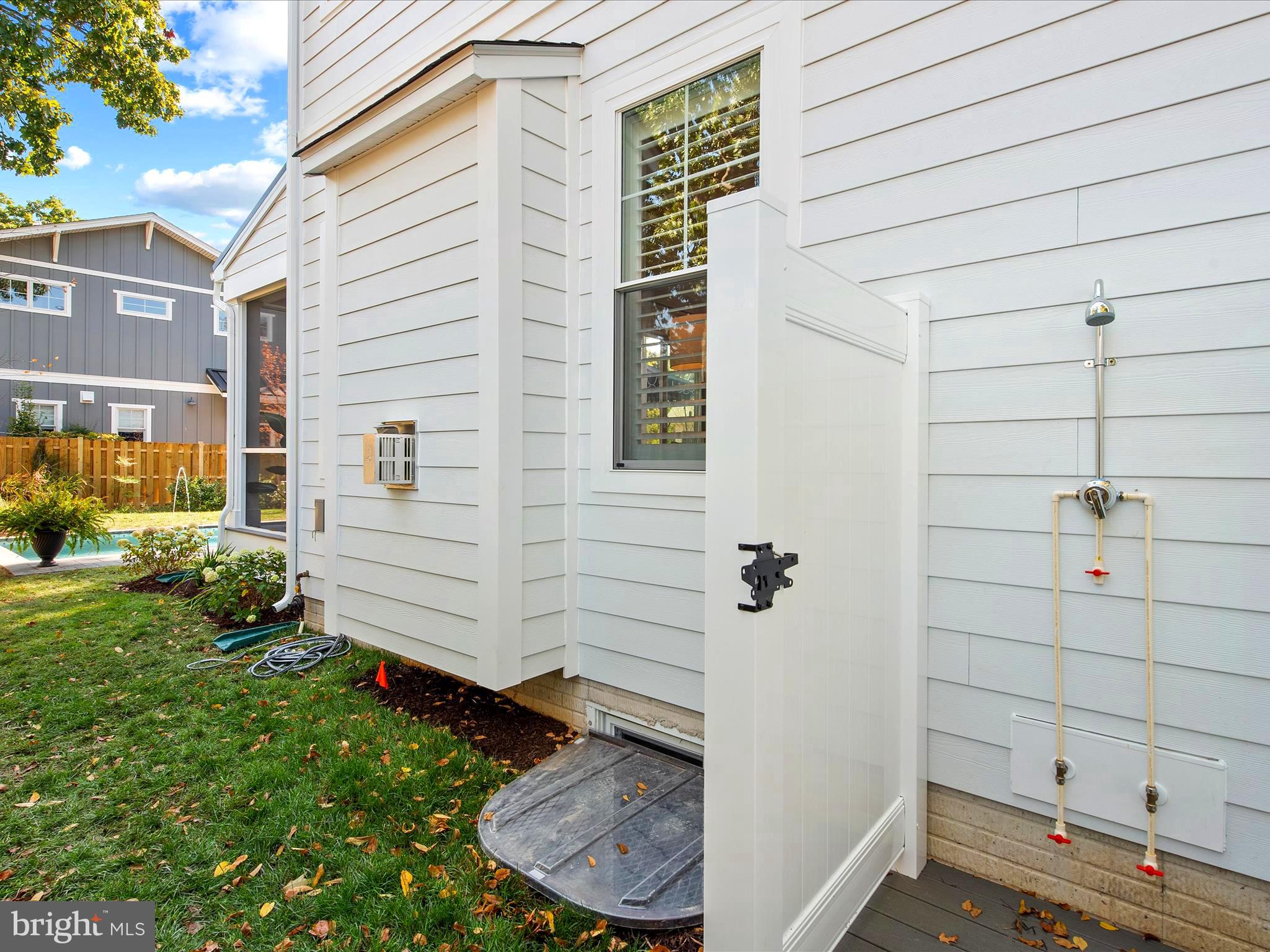 ENCAMPMENT GROUNDS - Residential