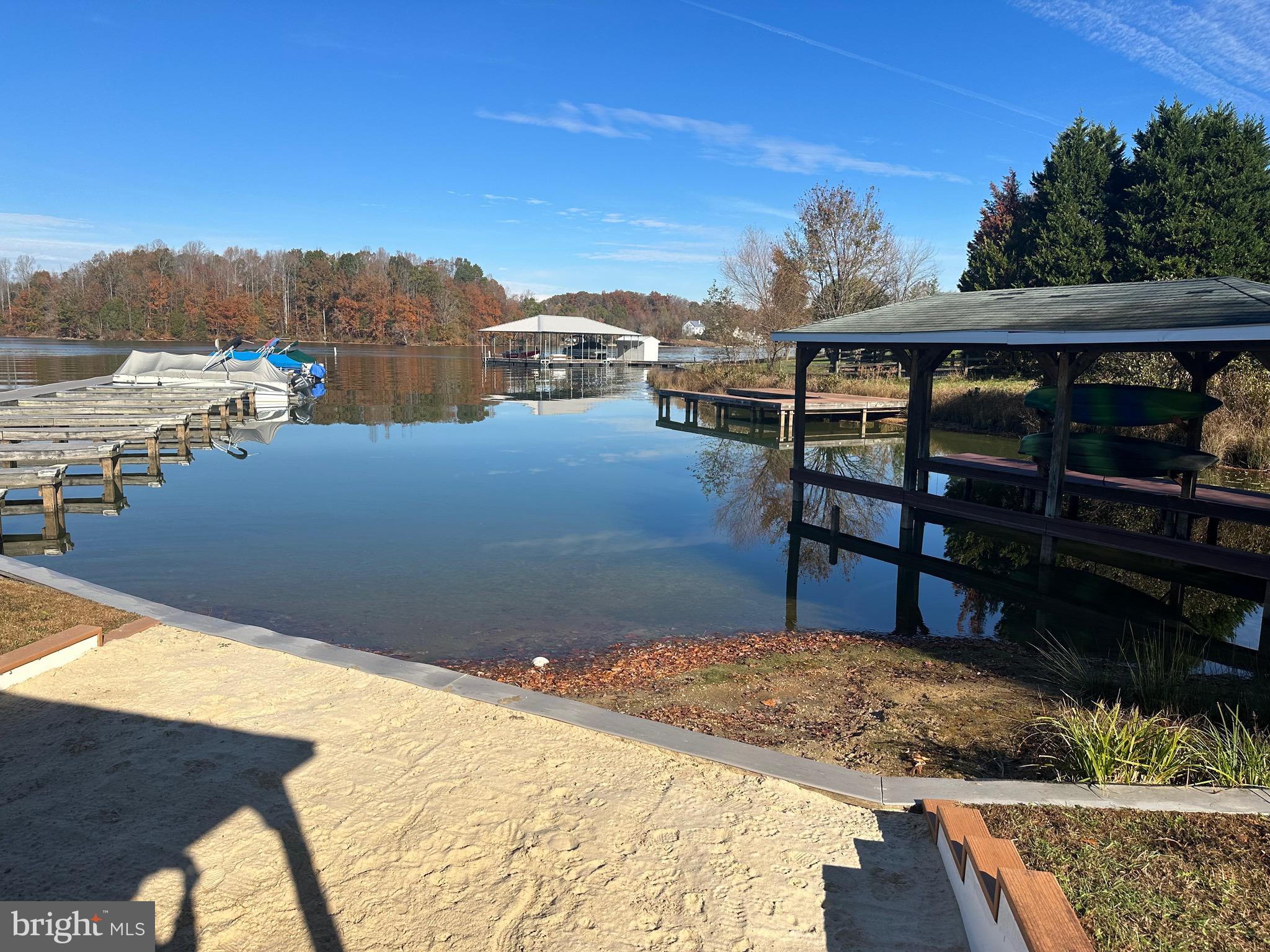 SECLUSION SHORES - Residential