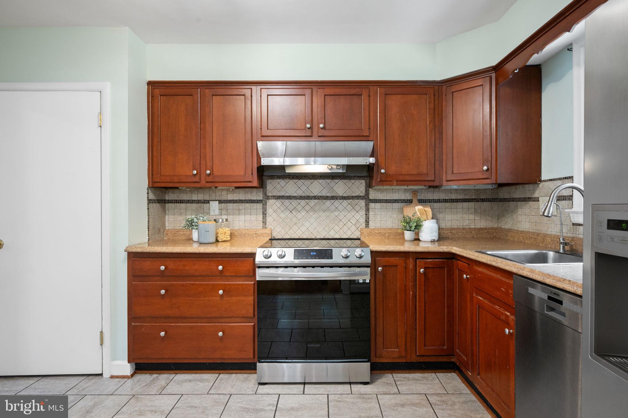 ROLAND PARK - Residential