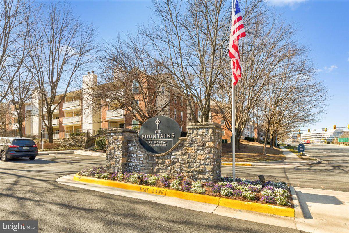 FOUNTAINS AT MCLEAN - Residential