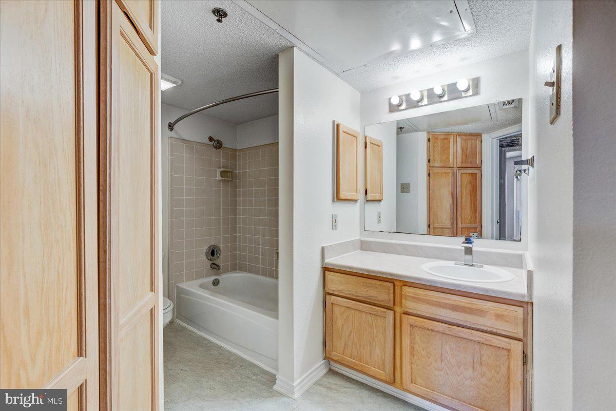 FOUNTAINS AT MCLEAN - Residential