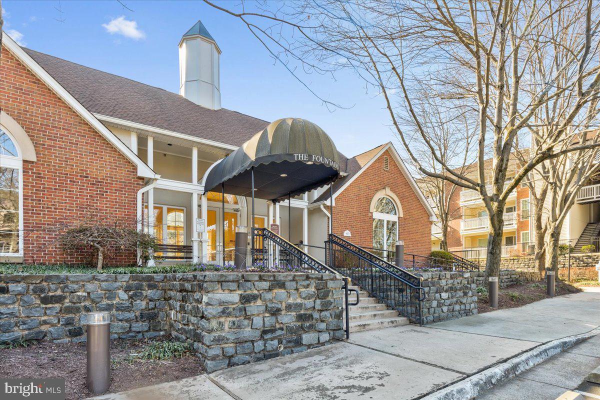 FOUNTAINS AT MCLEAN - Residential