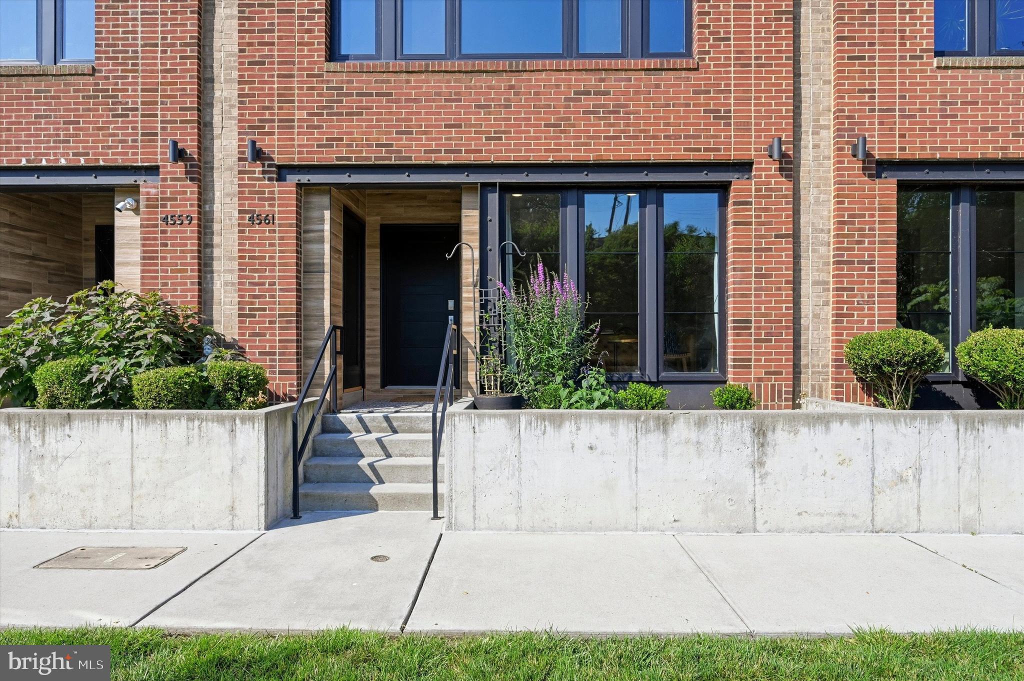 THE LOCKS - Residential