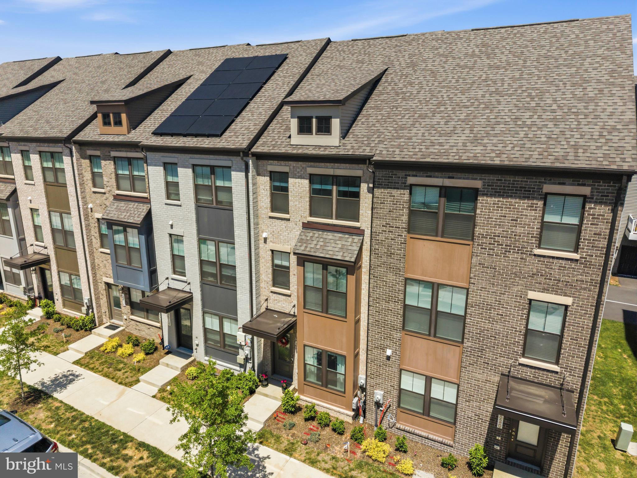 GATEWAY WEST - Residential