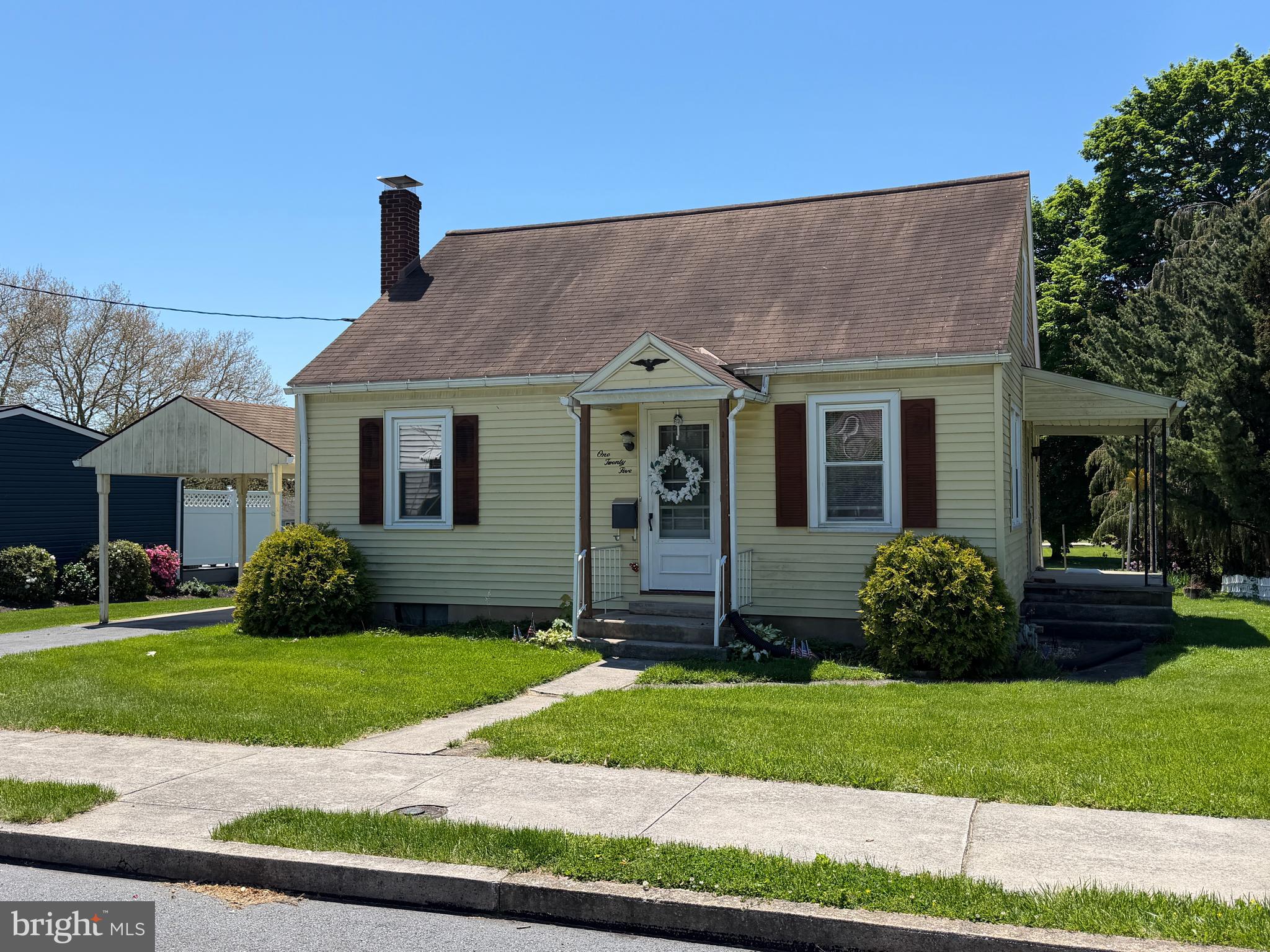 Short Notice, Cute well maintained 1.5 story home with nice backyard. There is one bedroom upstairs, but could possibly be turned into 2, plus 2 bedrooms on the main level. Full Concrete basement, Central Air, and gas hot air furnace. This property is being sold at auction on Friday, June 19, at 6 pm at the property. The listed price is a suggested starting bid , and the owner is motivated to sell, so come ready to buy.